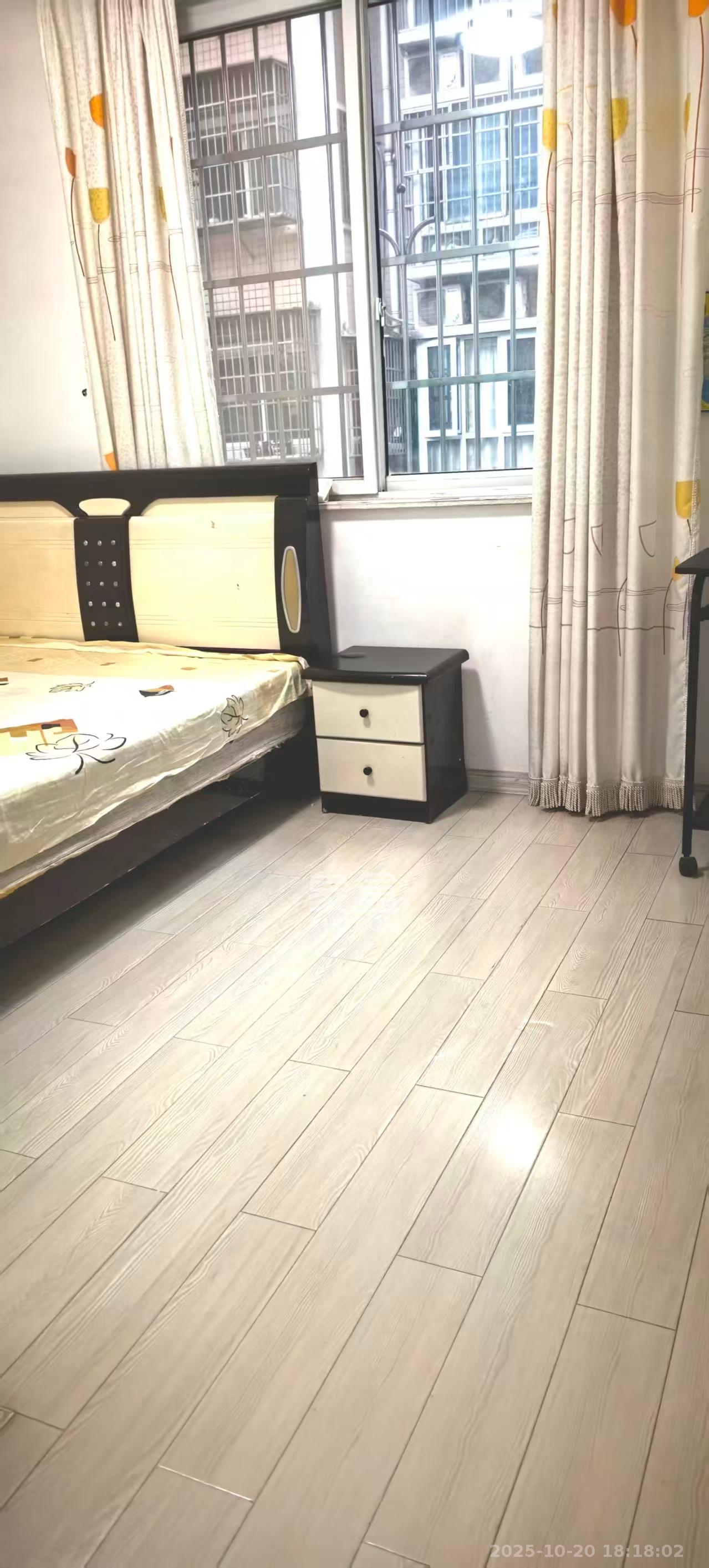 海利科院佳园  3室2厅2卫    2400.0元/月室内图