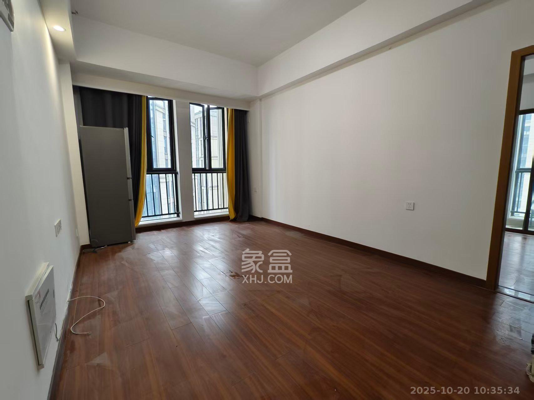 荣泰广场 1室1厅1卫 1600.0元/月 荣泰广场 1室1厅1卫 1600.0元/月室内图