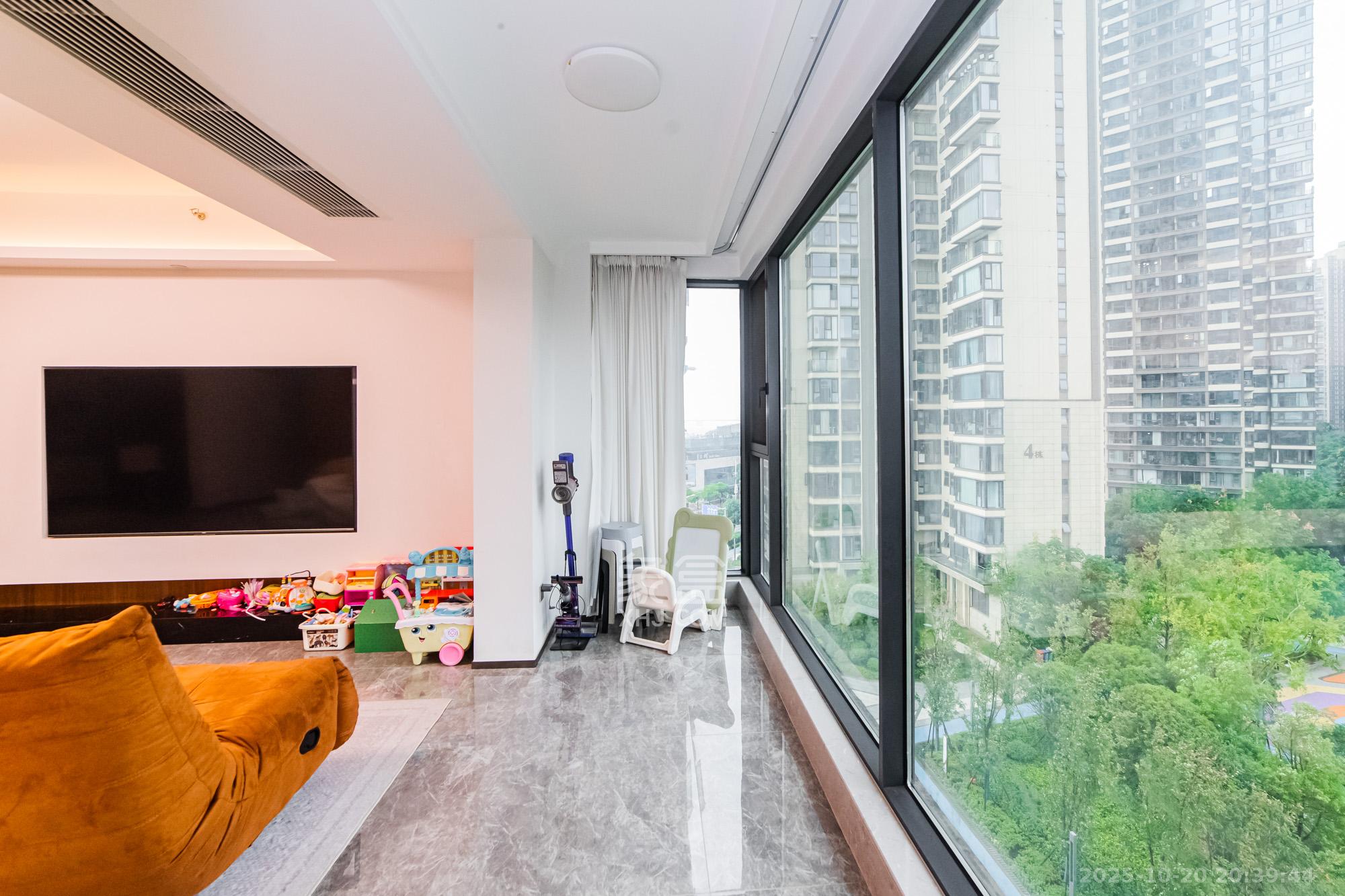 北辰瀚江府 4室2厅2卫 340.0万 北辰瀚江府 4室2厅2卫 340.0万阳台