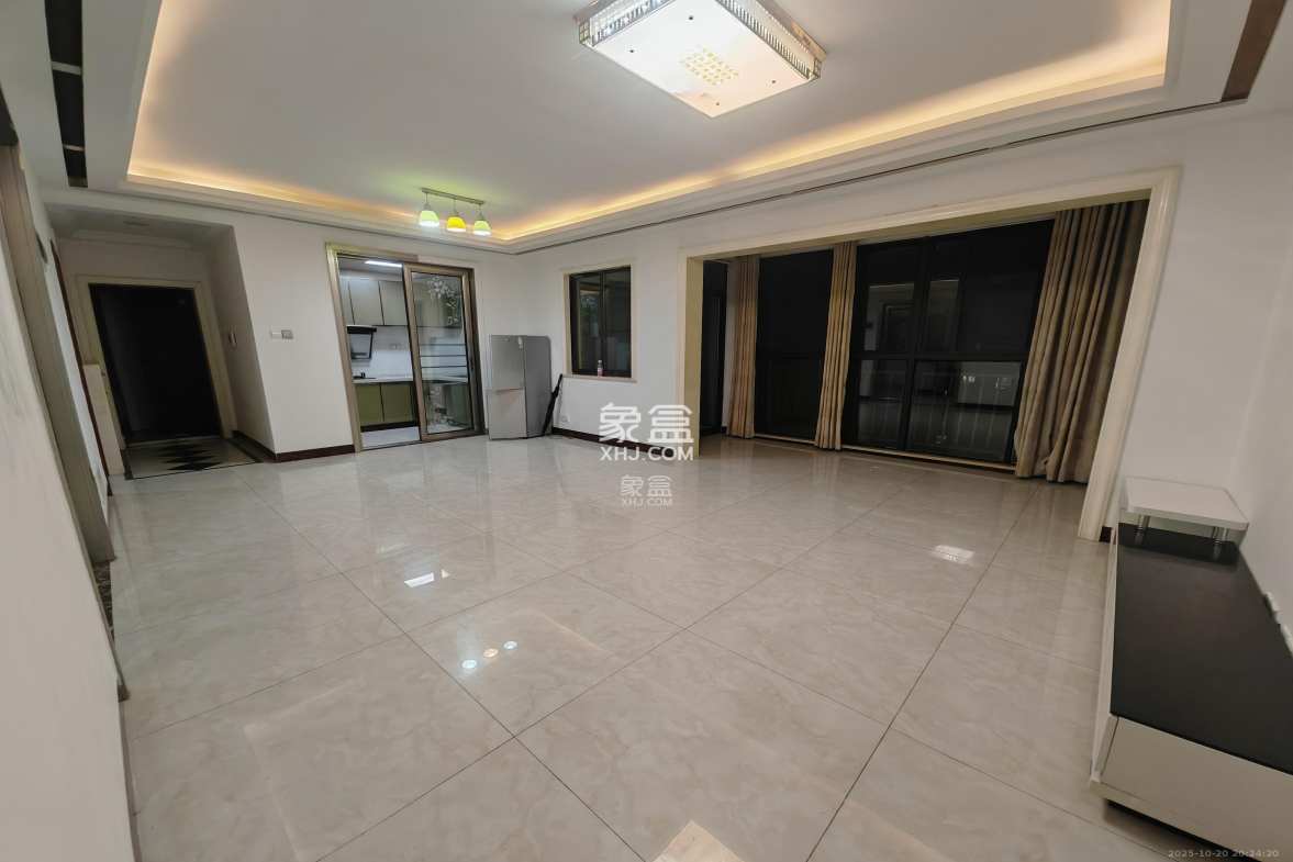 钰龙天下二期(钰龙佳园) 3室2厅2卫 2700.0元/月 钰龙天下二期(钰龙佳园) 3室2厅2卫 2700.0元/月室内图