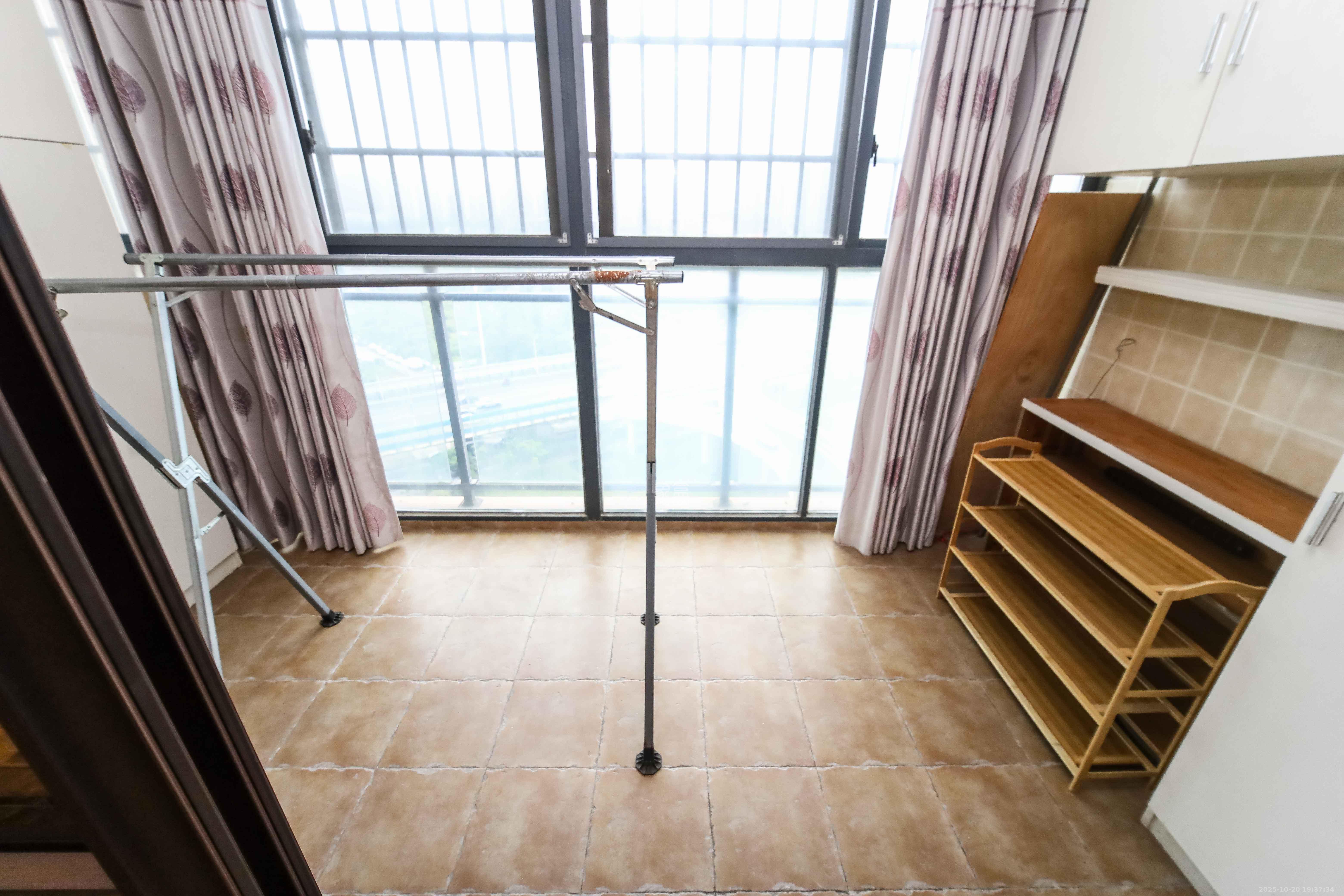 江河双水湾  3室2厅2卫    85.0万阳台