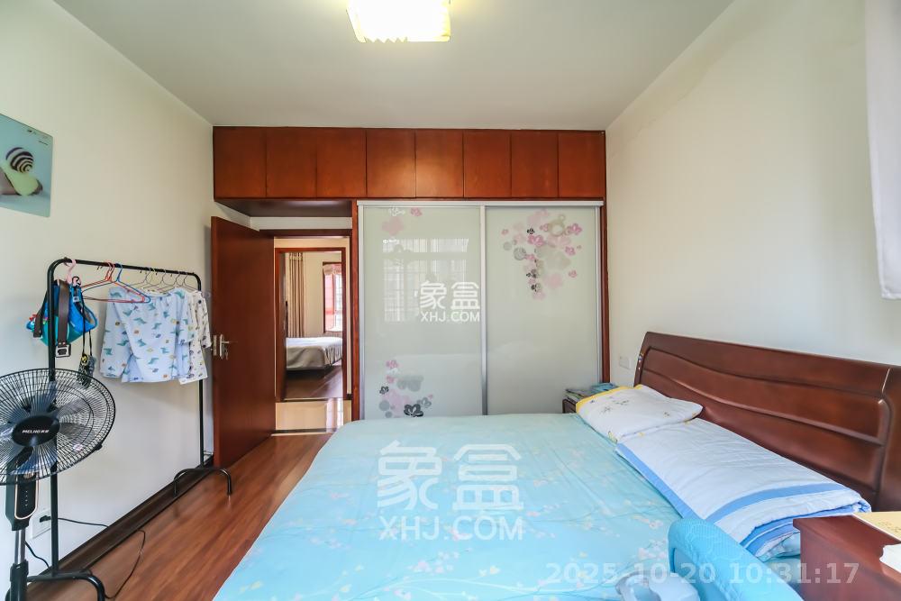 山水湾  4室2厅2卫    2100.0元/月 山水湾  4室2厅2卫    2100.0元/月