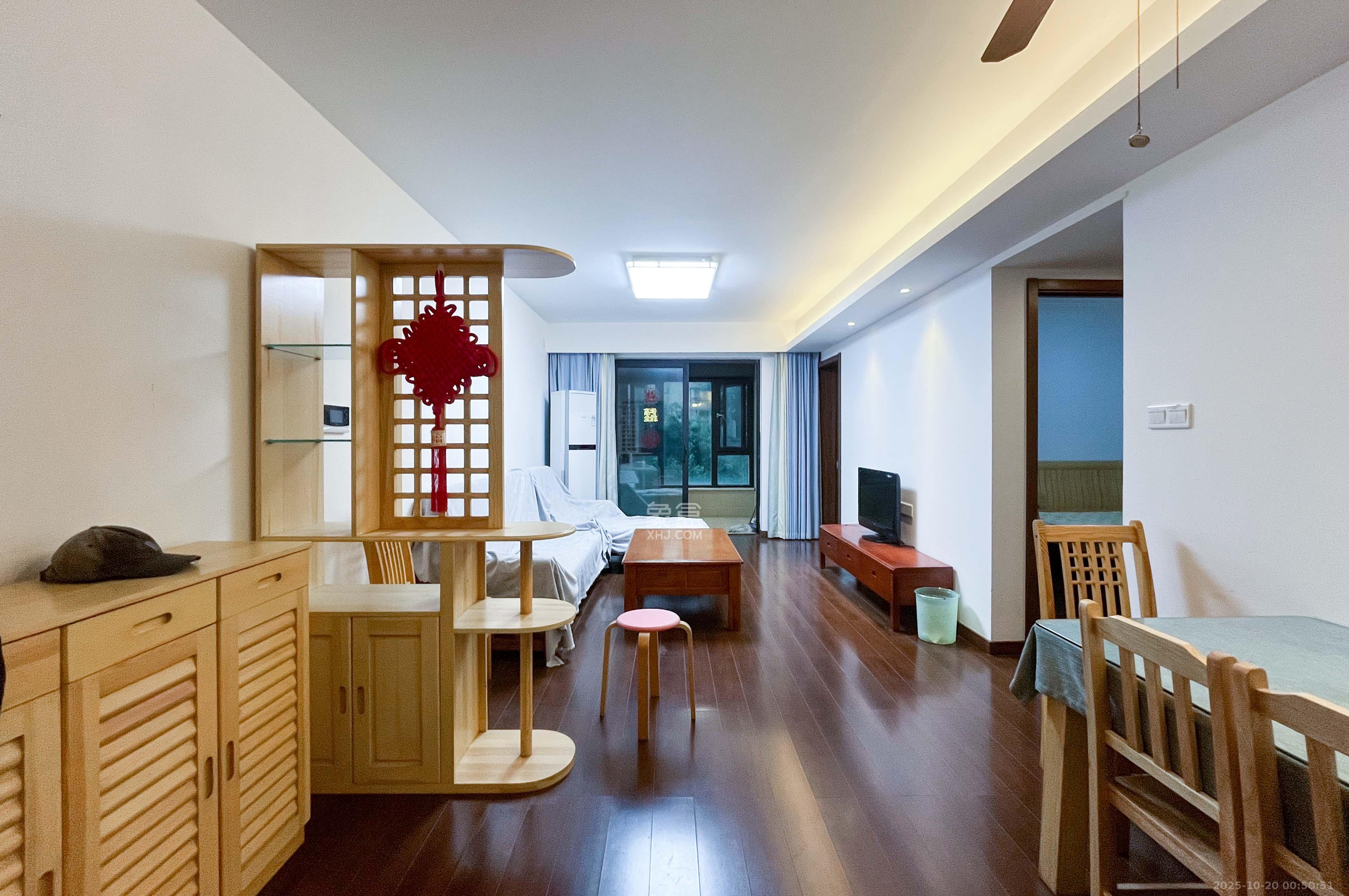 万科里梅溪郡 3室2厅2卫 165.0万 万科里梅溪郡 3室2厅2卫 165.0万客厅