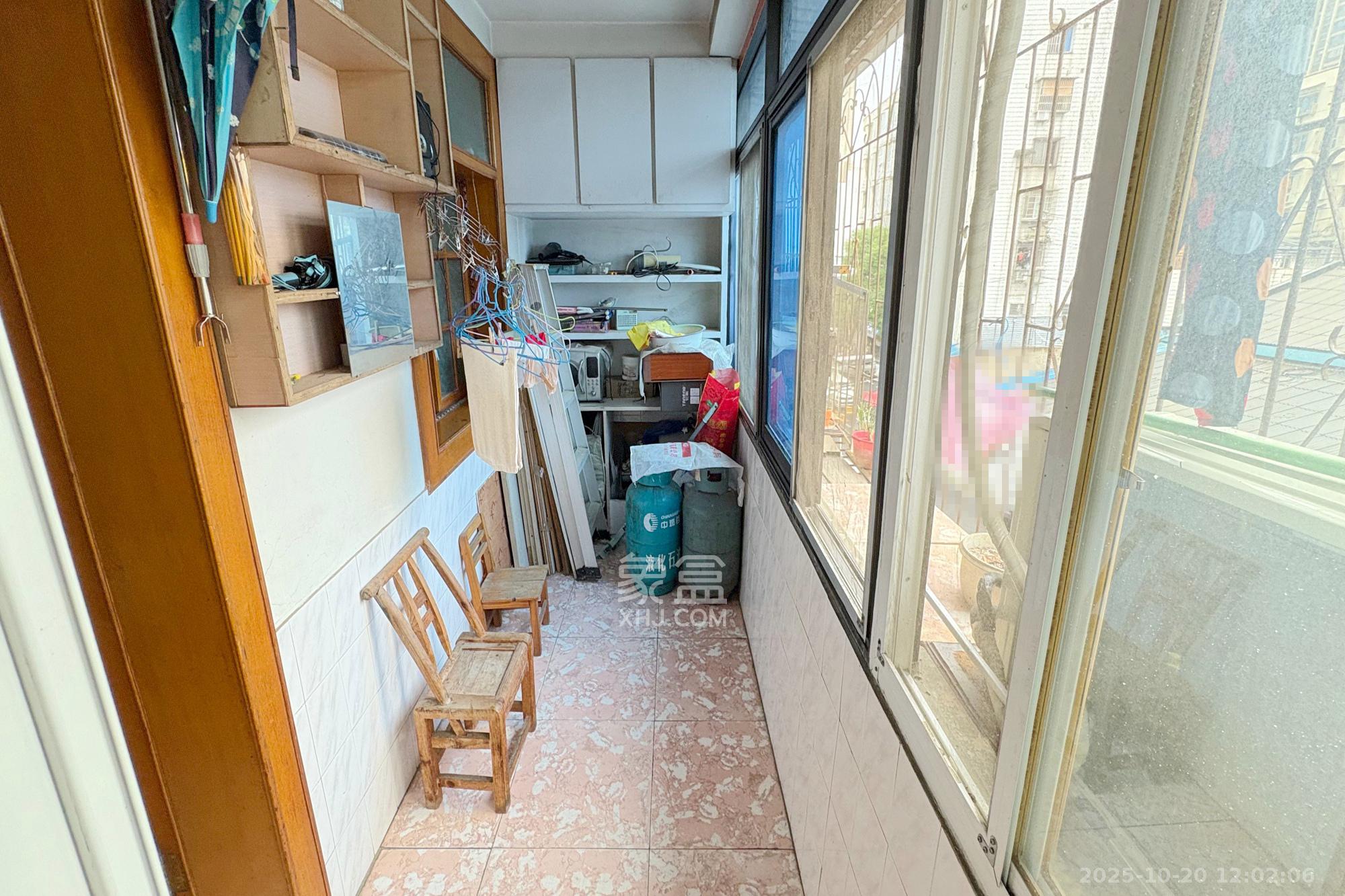 杨家山汽修厂宿舍  2室1厅1卫    38.0万 杨家山汽修厂宿舍  2室1厅1卫    38.0万阳台