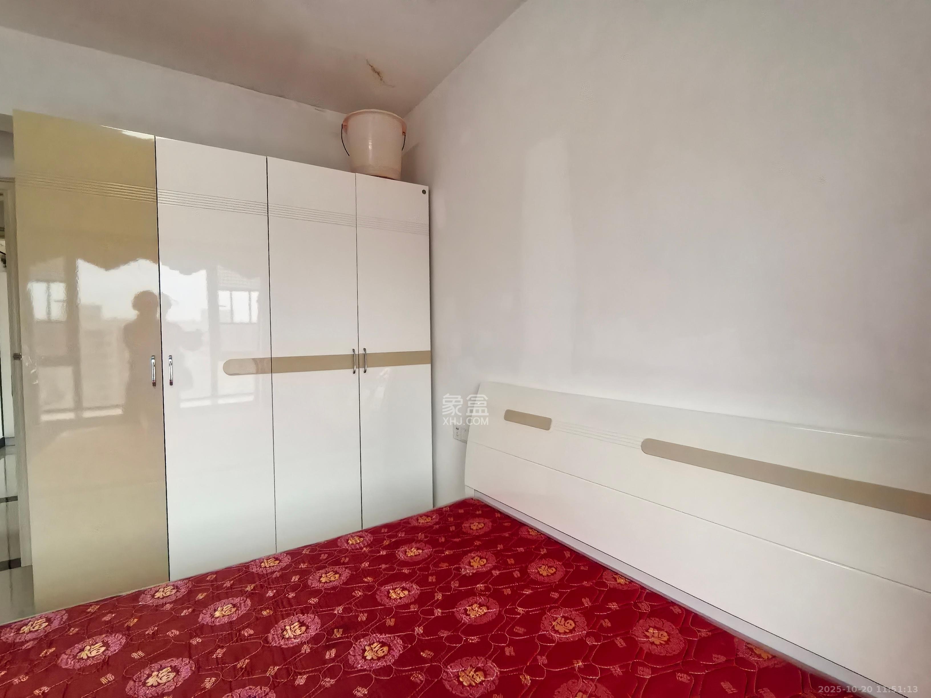 钰龙天下二期(钰龙佳园)  1室2厅1卫    2200.0元/月 钰龙天下二期(钰龙佳园)  1室2厅1卫    2200.0元/月室内图