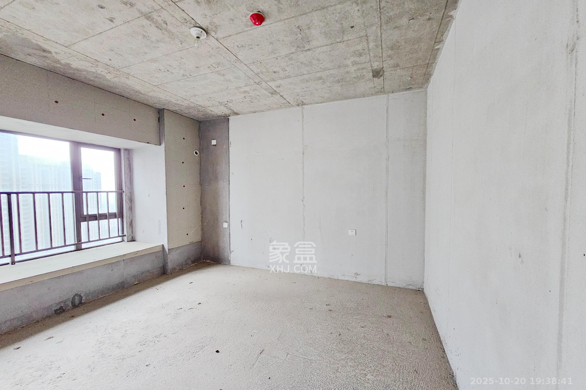 阳光城尚东湾愉景苑 5室2厅3卫 165.0万 阳光城尚东湾愉景苑 5室2厅3卫 165.0万卧室