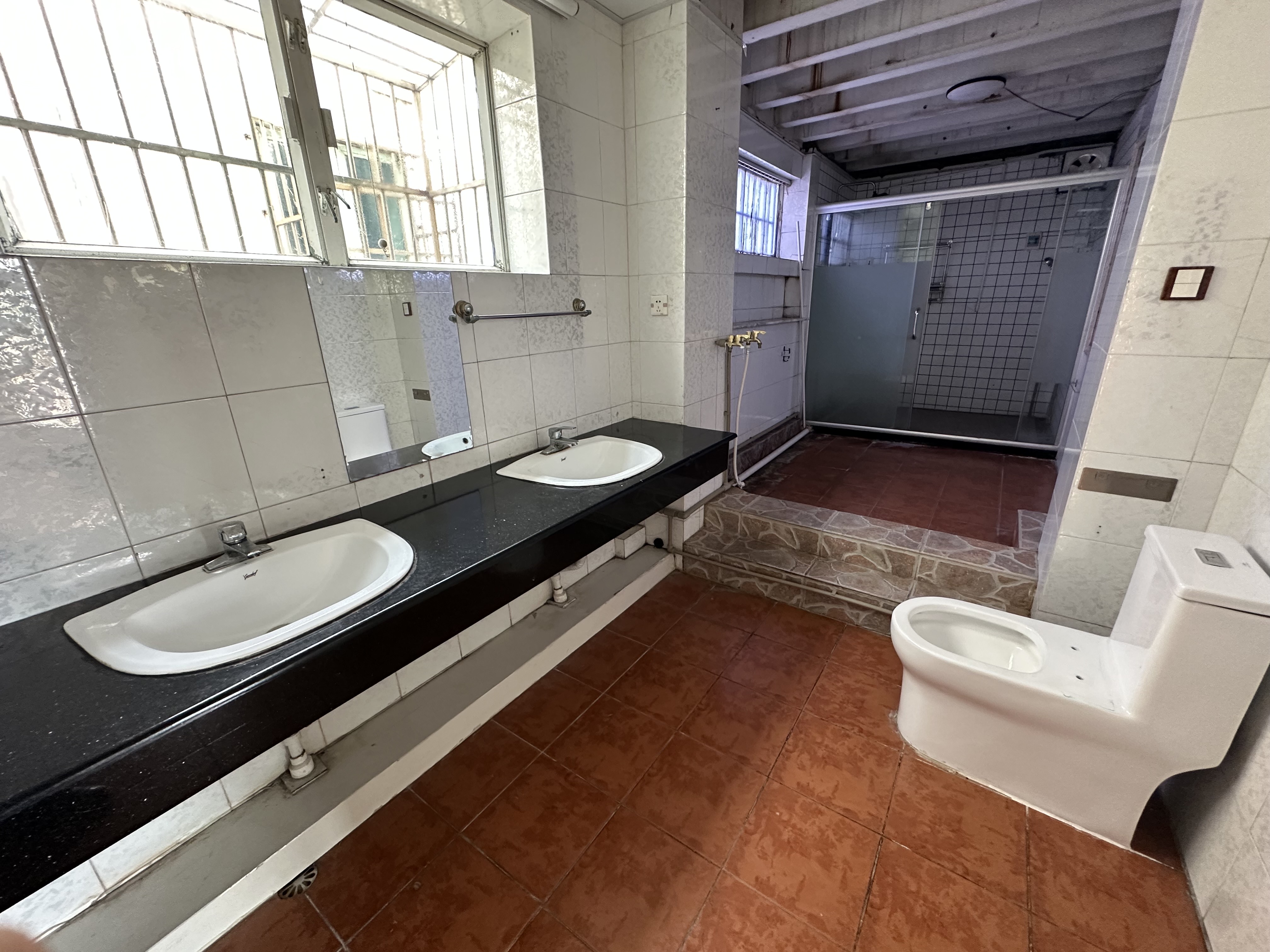 置地花园 3室2厅2卫 190.0万 置地花园 3室2厅2卫 190.0万客厅