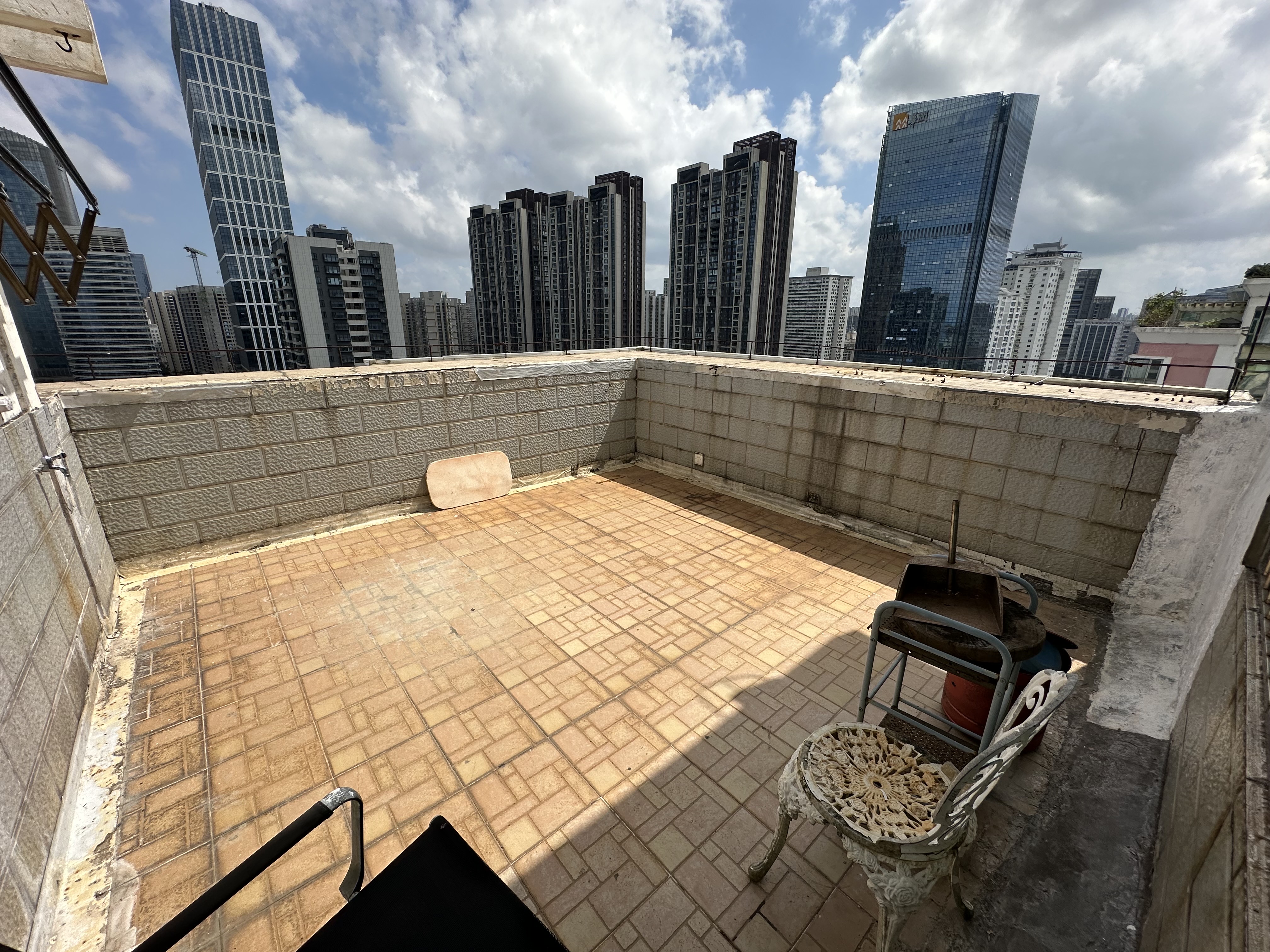 置地花园 3室2厅2卫 190.0万 置地花园 3室2厅2卫 190.0万客厅