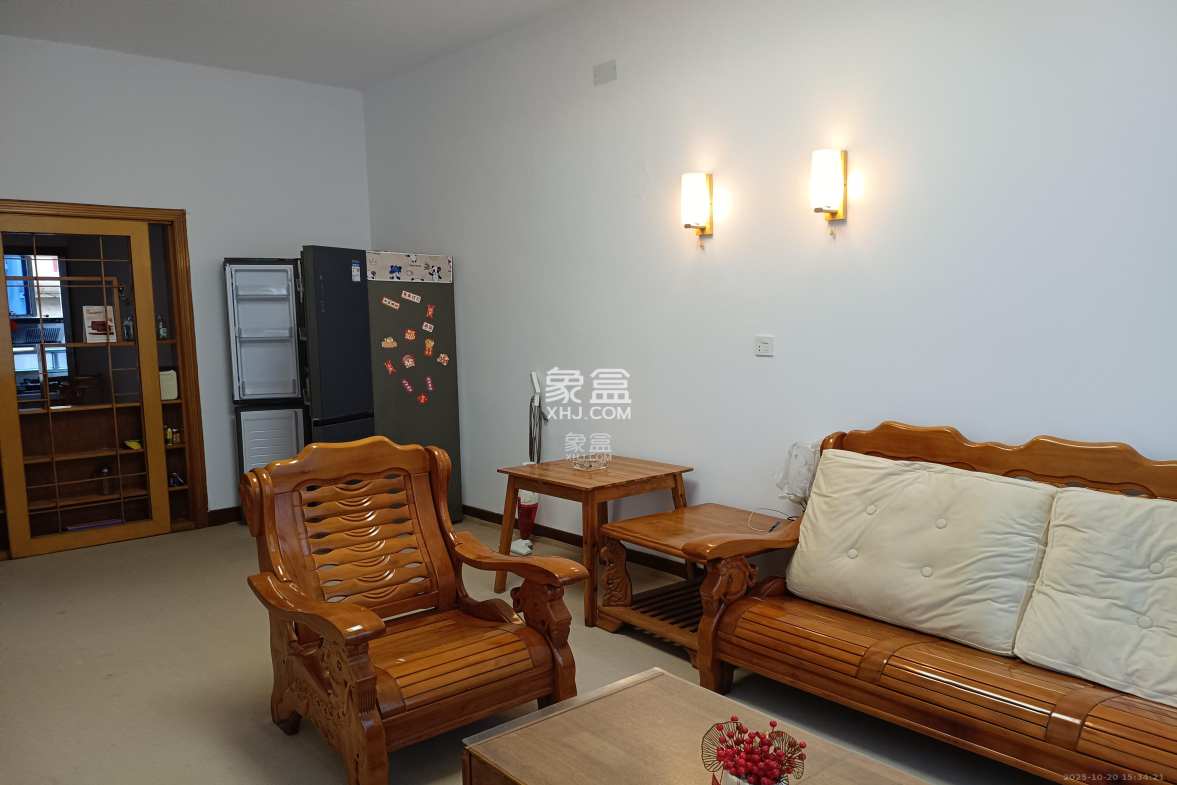 沙里坪小区  2室2厅1卫    1700.0元/月 沙里坪小区  2室2厅1卫    1700.0元/月室内图