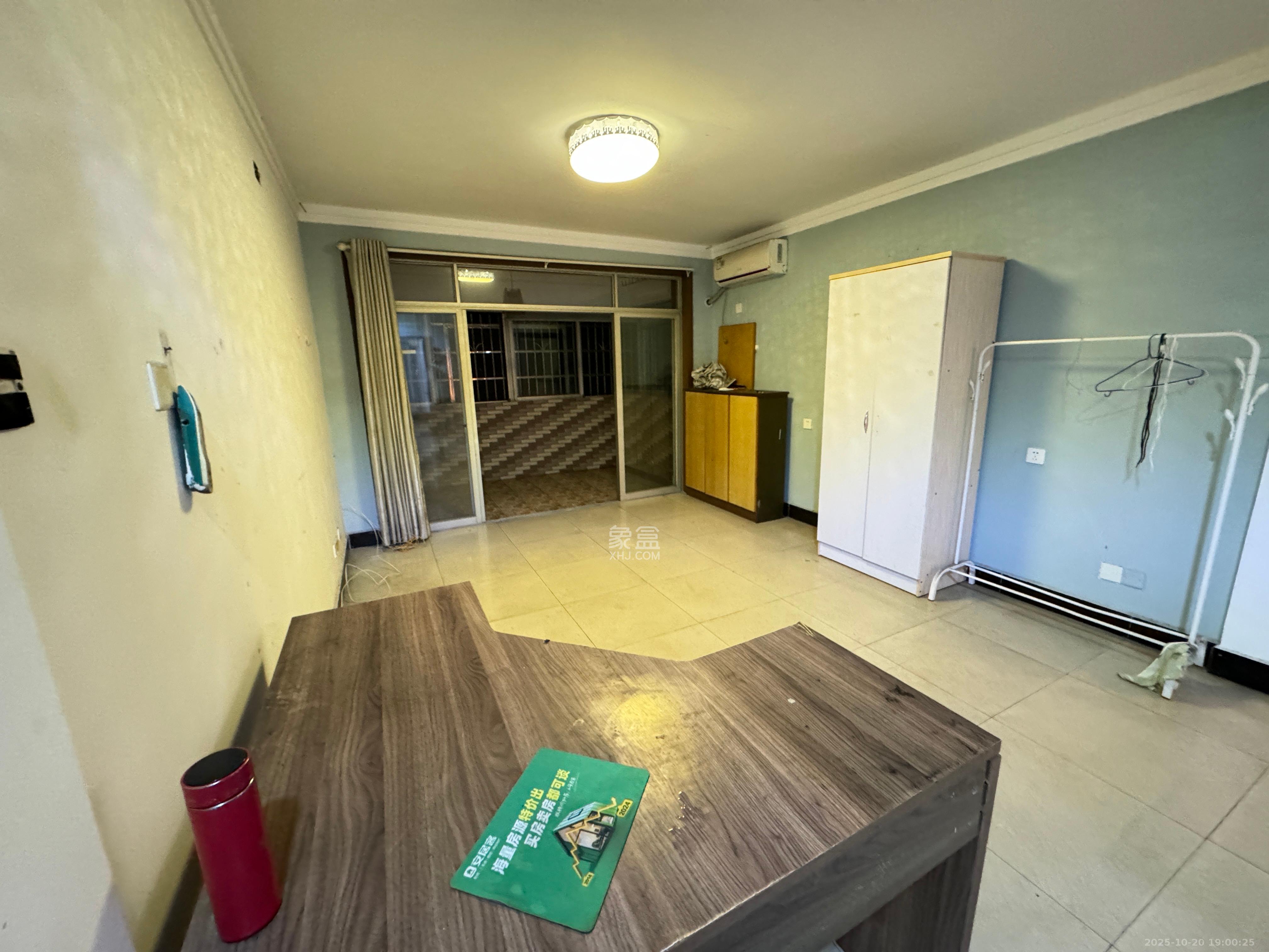 咸嘉新村嘉兴苑  3室2厅1卫    2200.0元/月 咸嘉新村嘉兴苑  3室2厅1卫    2200.0元/月