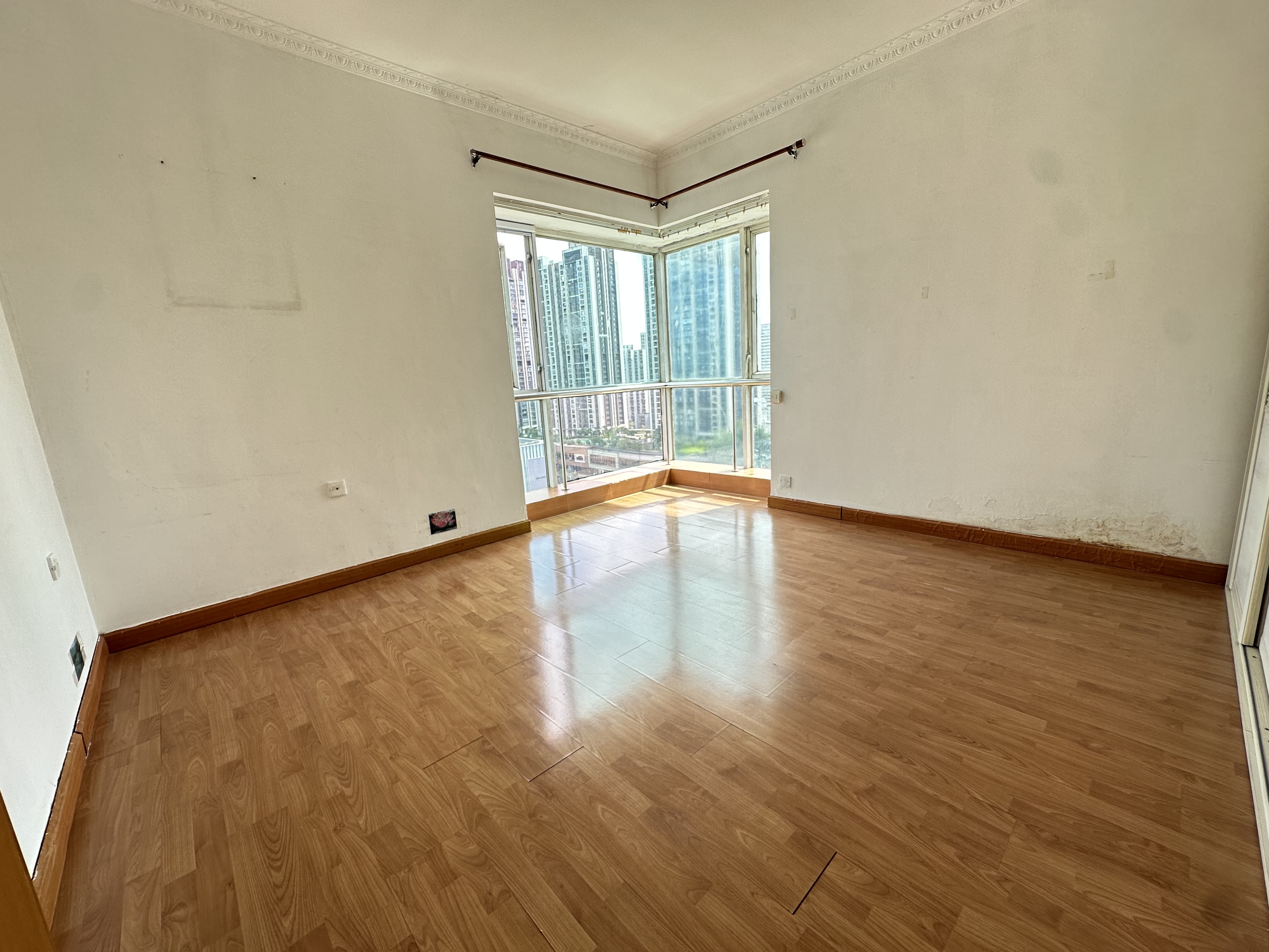 置地花园 3室2厅2卫 190.0万 置地花园 3室2厅2卫 190.0万客厅