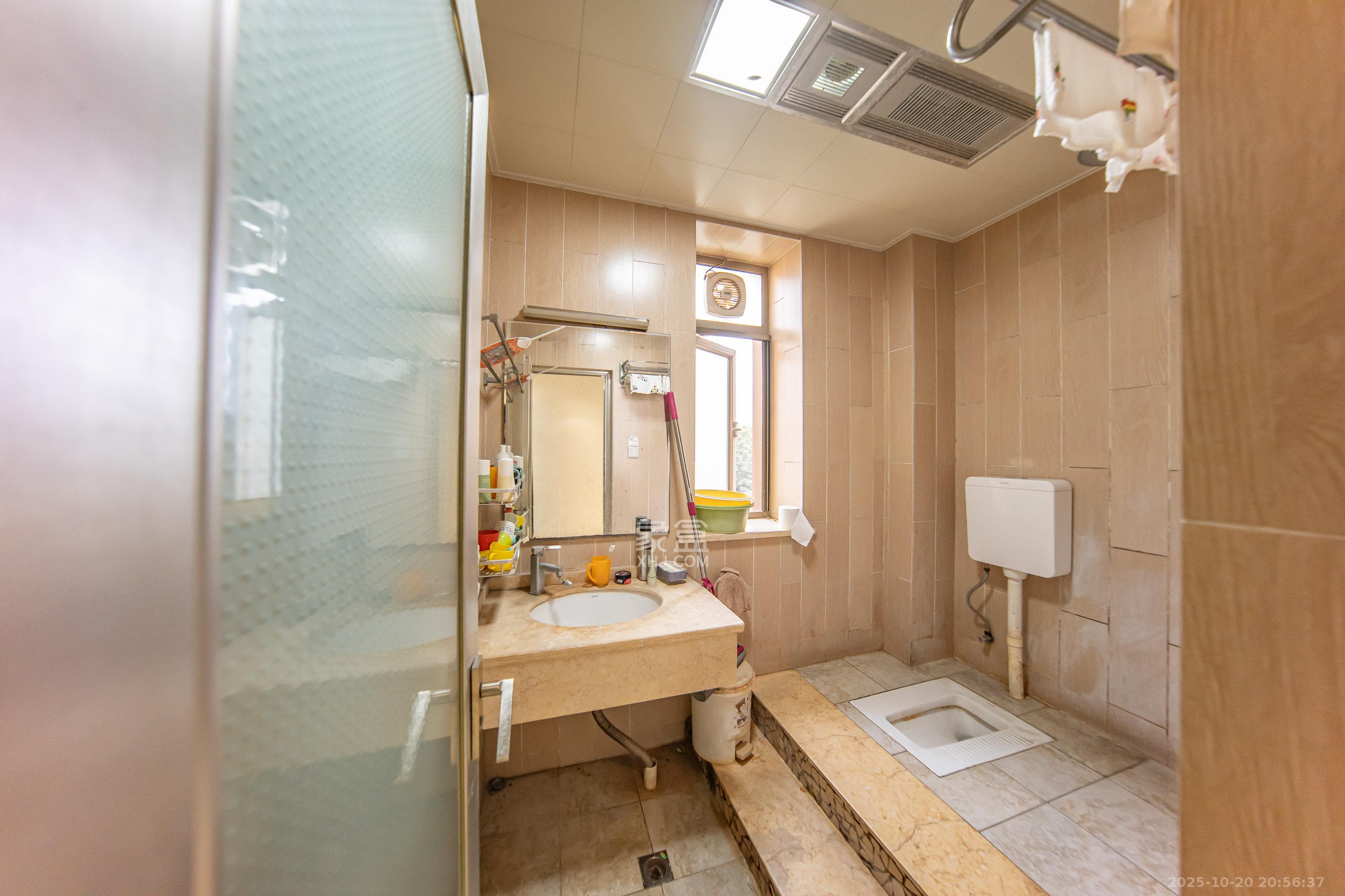 米兰春天 1室0厅0卫 82.0万 米兰春天 1室0厅0卫 82.0万卫生间