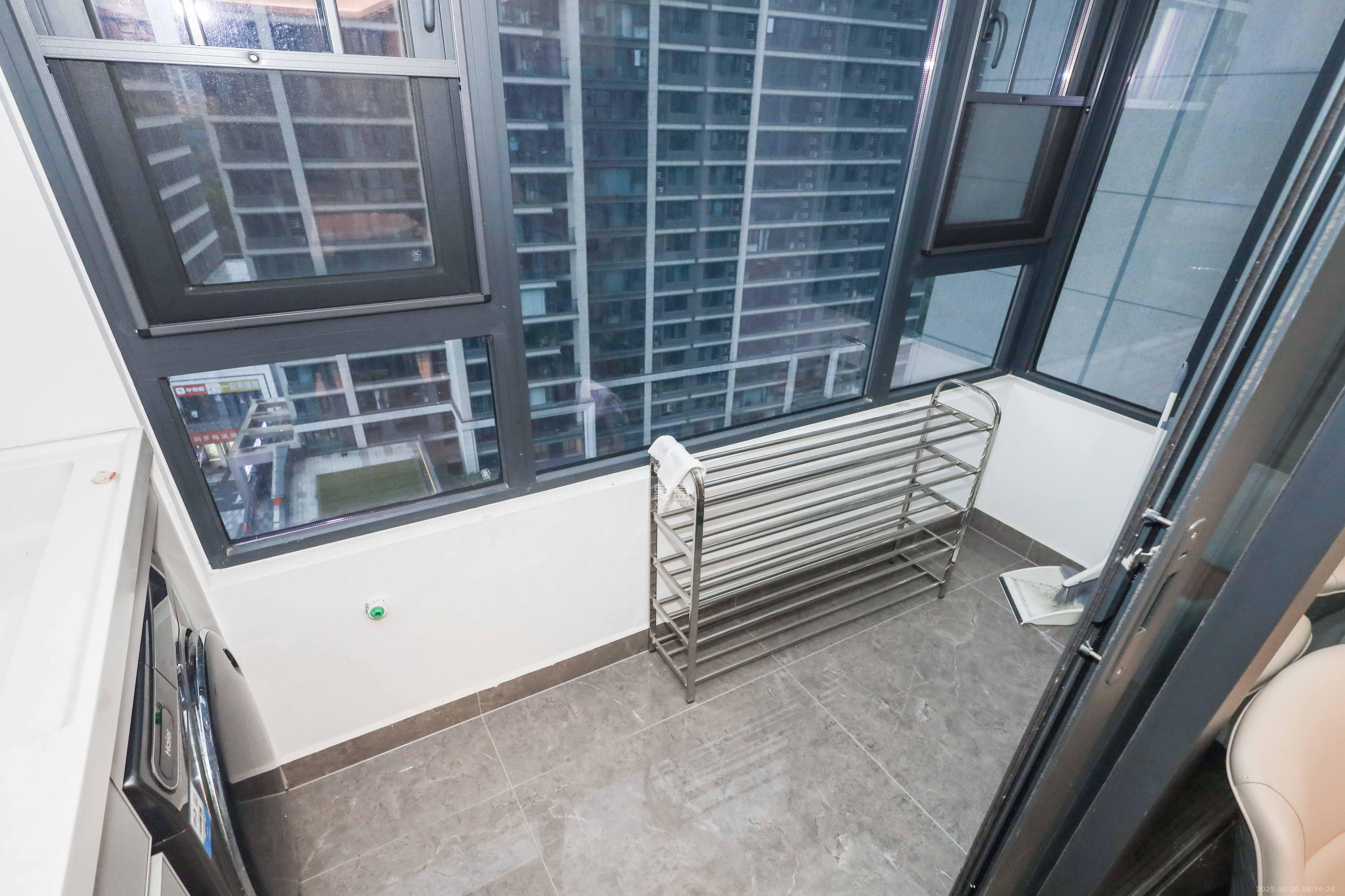 中海阅溪府 4室2厅2卫 220.0万 中海阅溪府 4室2厅2卫 220.0万阳台