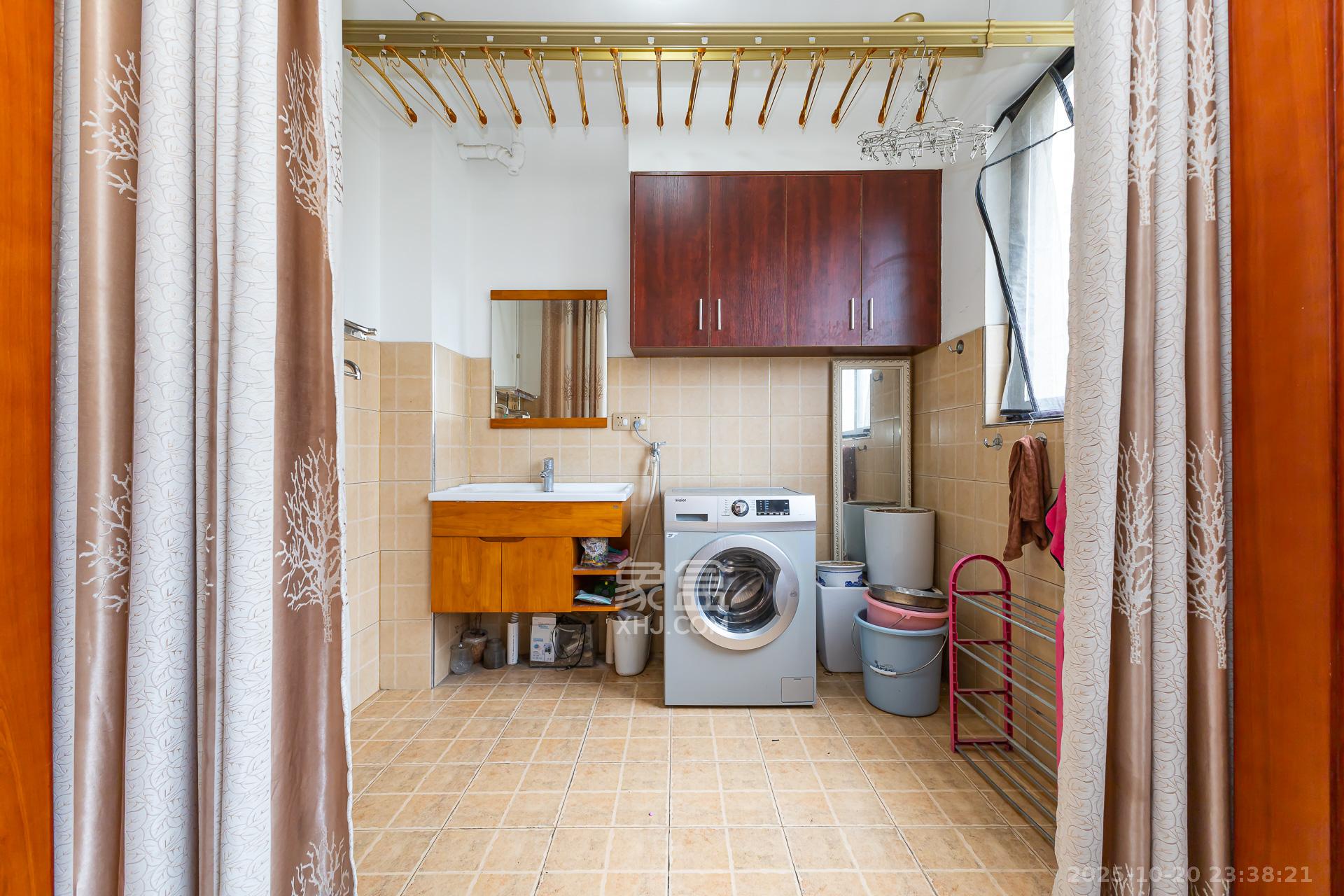 明发国际城  2室2厅1卫    65.8万阳台