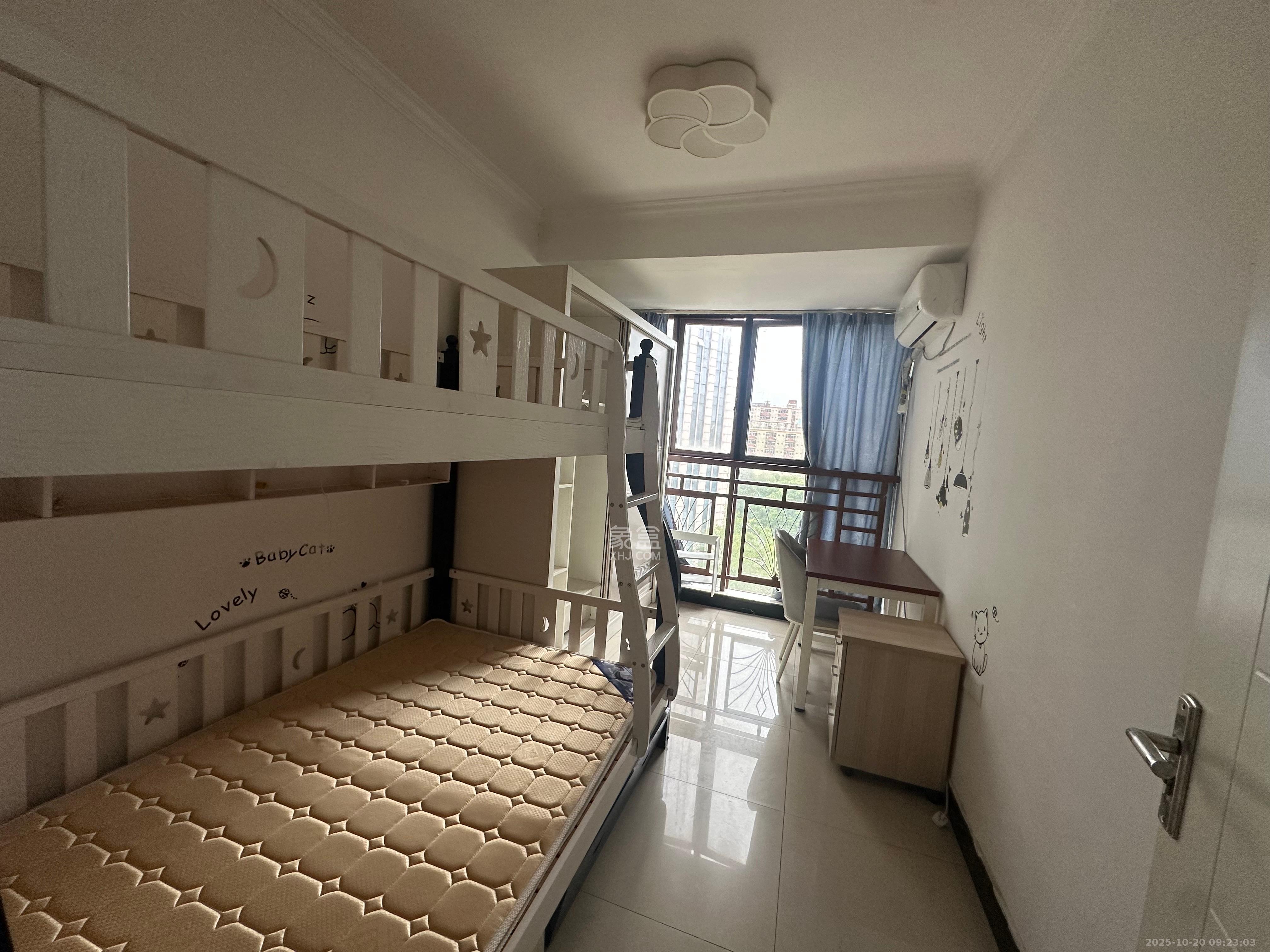 高信向日葵  3室2厅2卫    2800.0元/月室内图