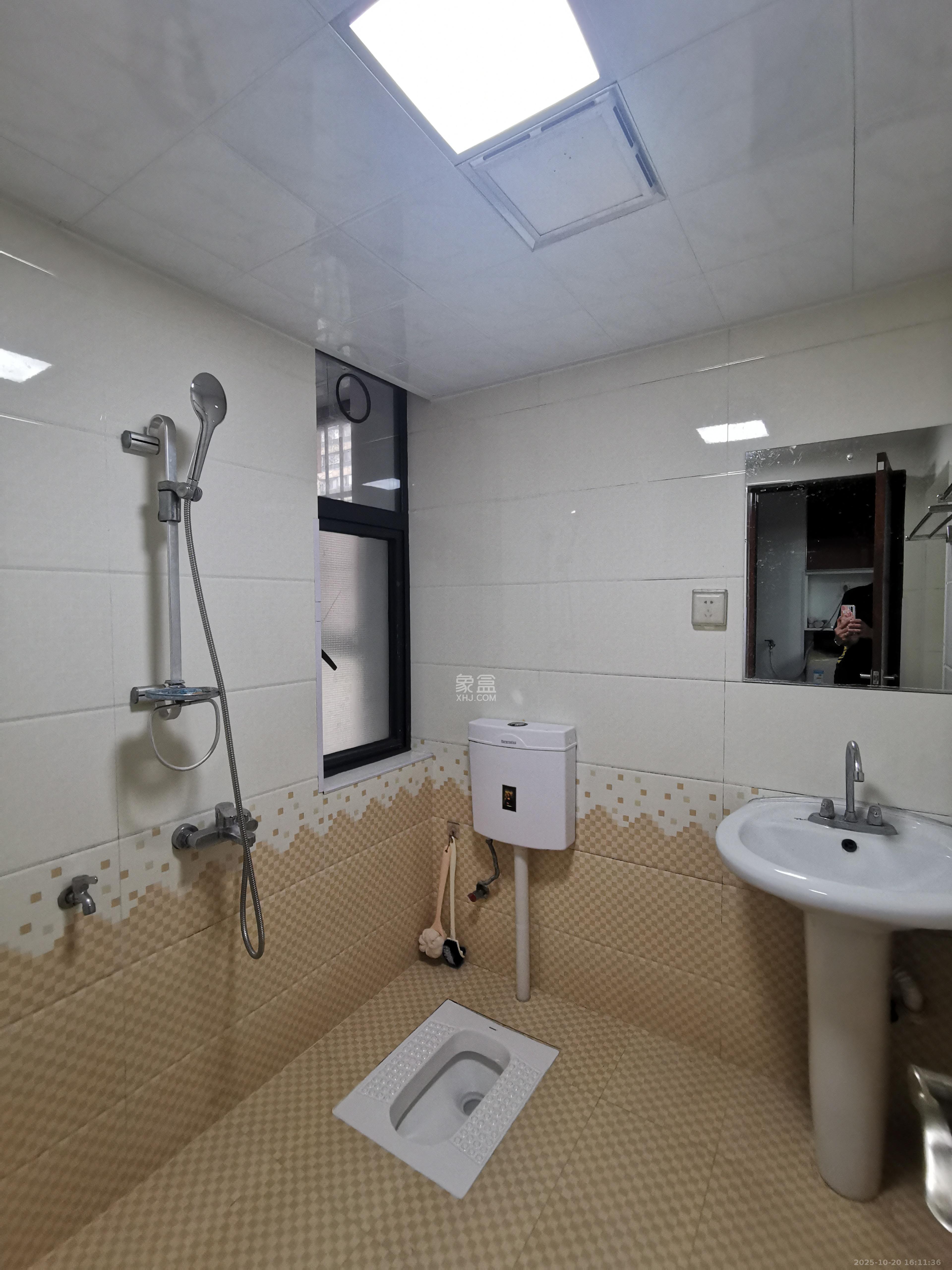 湘府9号  2室1厅1卫    2100.0元/月室内图