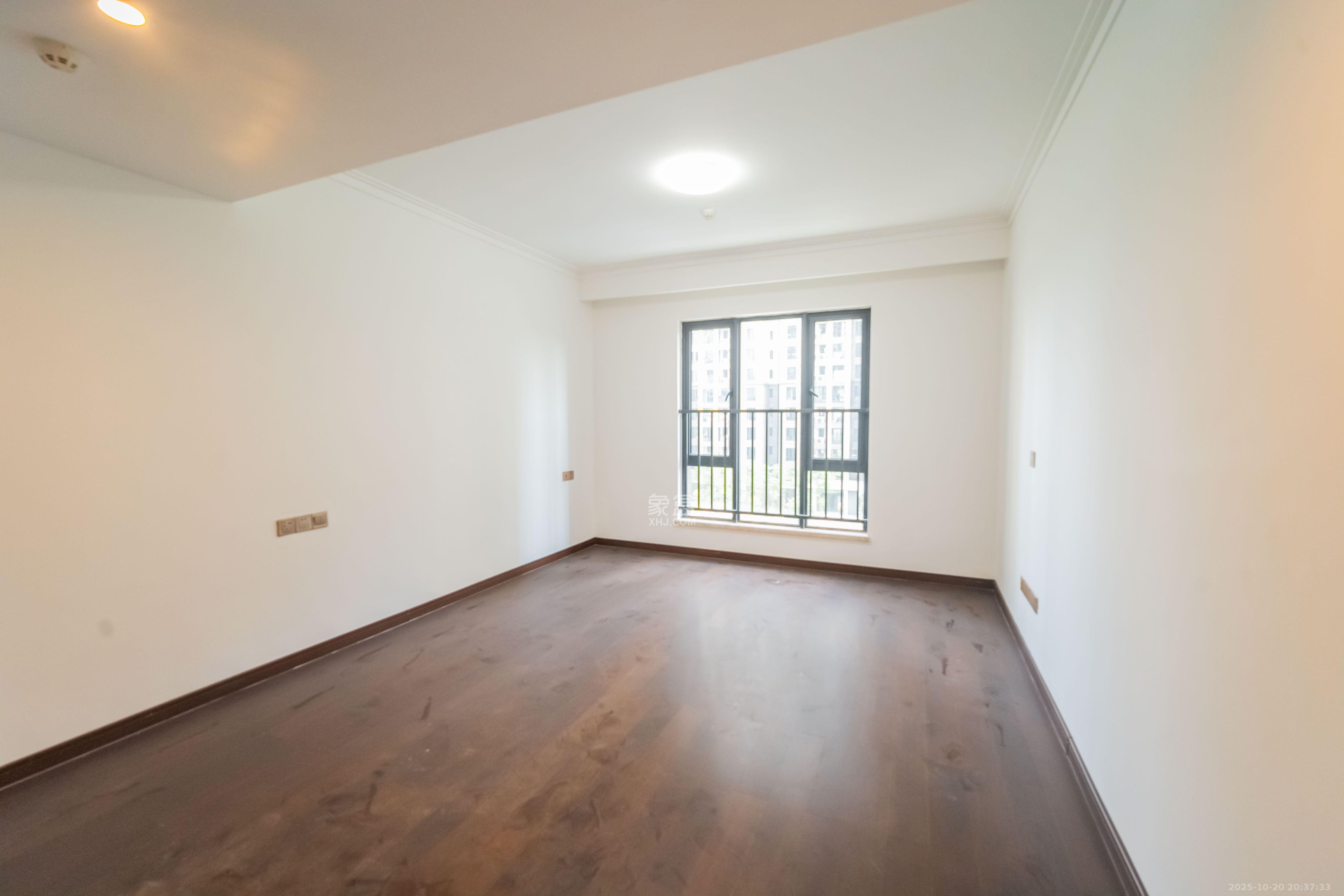 绿地长沙城际空间站(绿地新里佳苑)  5室2厅2卫    4000.0元/月 绿地长沙城际空间站(绿地新里佳苑)  5室2厅2卫    4000.0元/月室内图