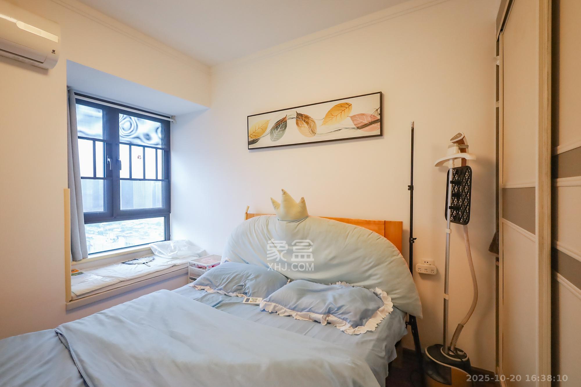 龙湖水晶郦城  3室2厅2卫    159.0万卧室