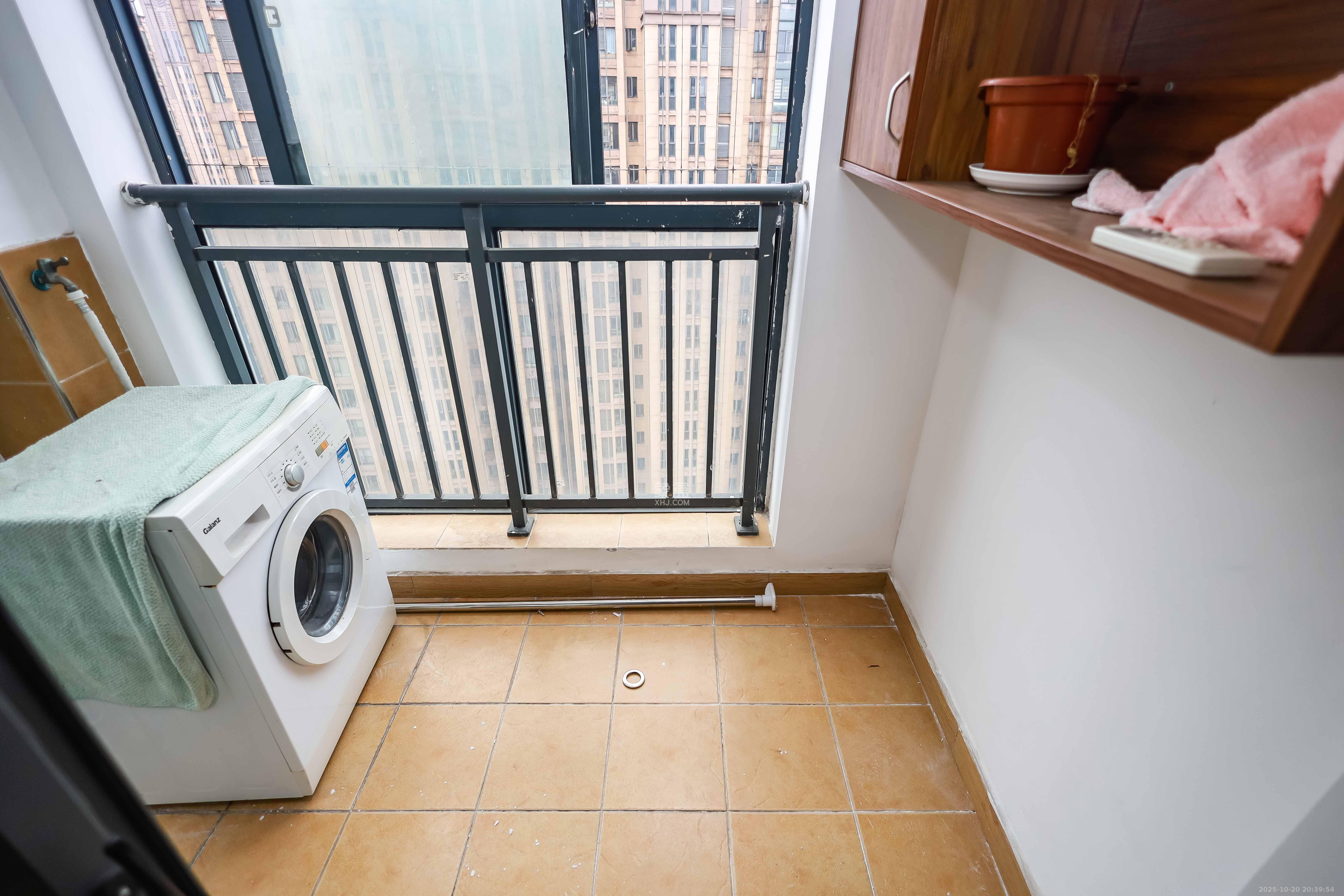 荣盛花语馨苑  2室2厅1卫    56.9万阳台