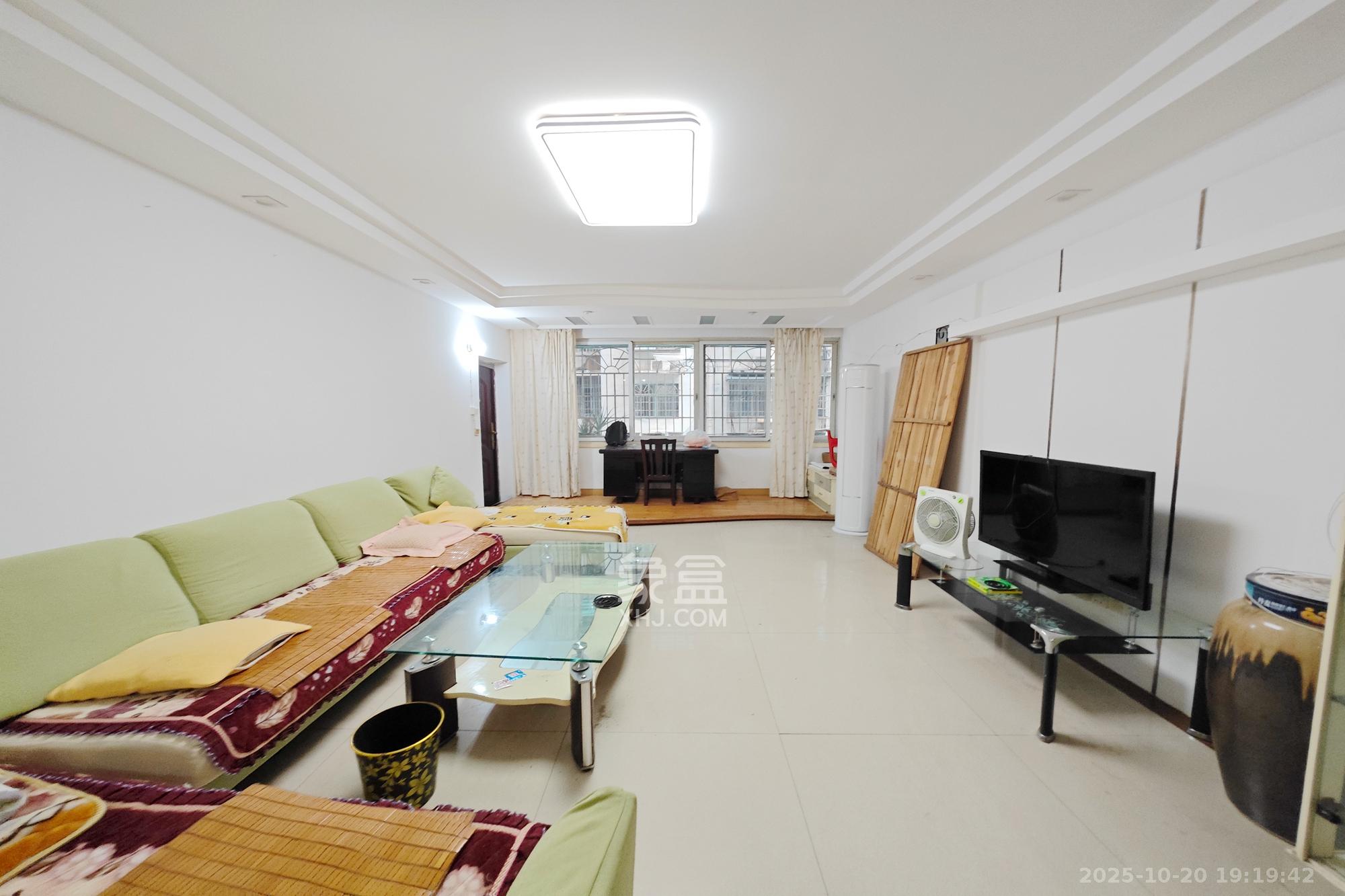 天润花园 3室2厅1卫 92.0万 天润花园 3室2厅1卫 92.0万客厅