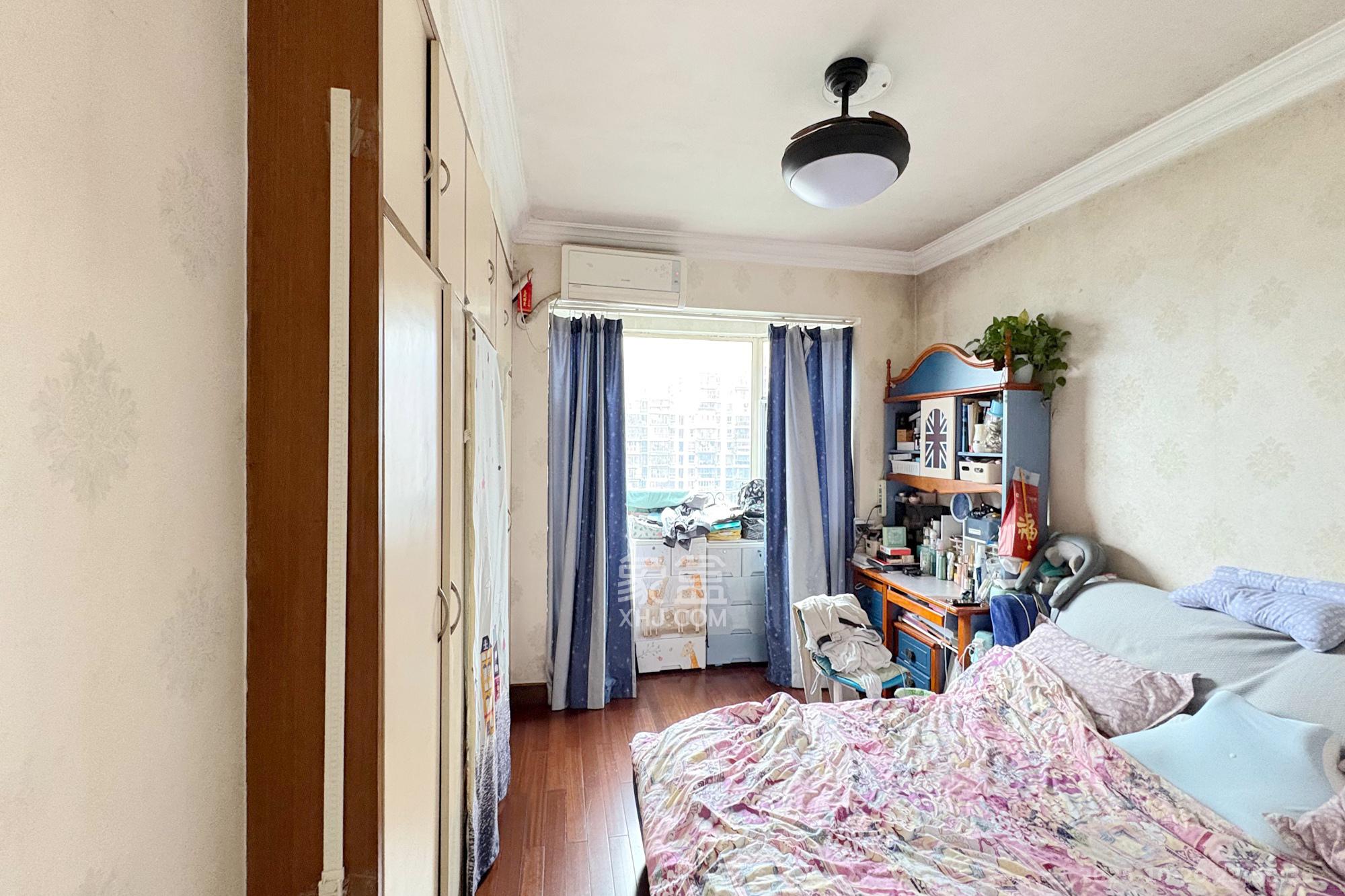 王府花园  3室2厅2卫    128.0万卧室