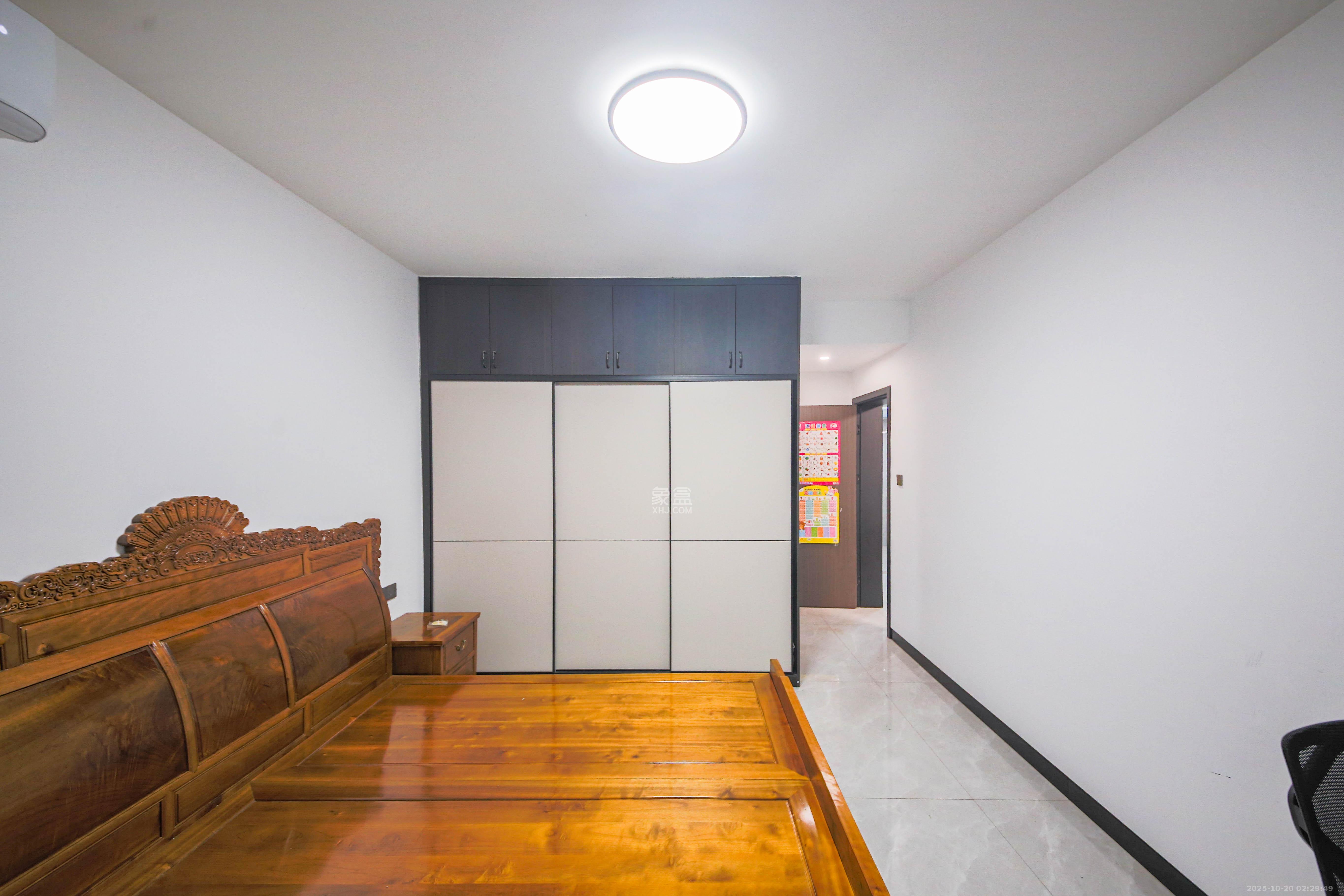 香缇雅苑（鑫远翡丽郡二期）  4室2厅2卫    220.0万卧室