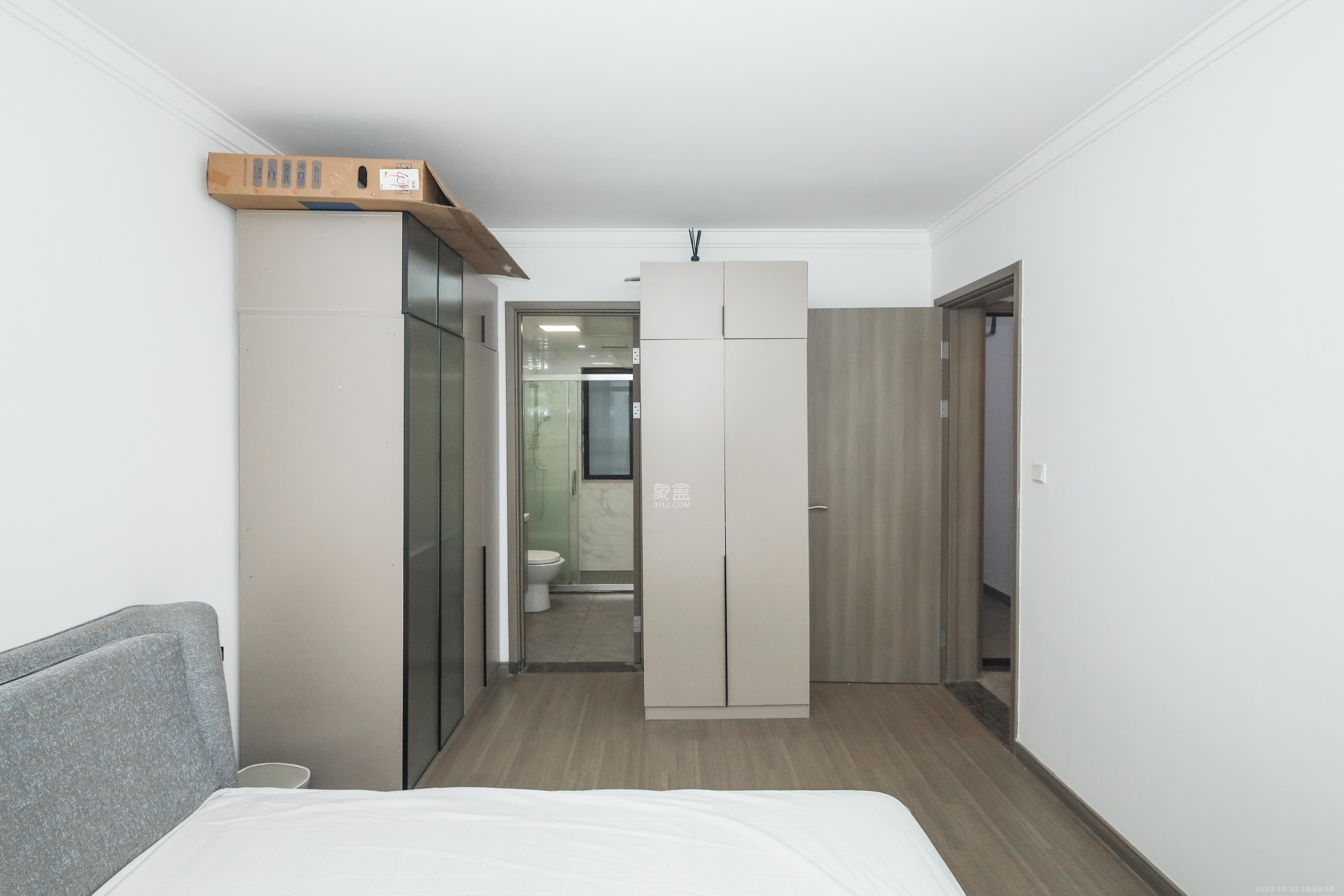 越秀亲爱里  3室2厅1卫    105.0万 越秀亲爱里  3室2厅1卫    105.0万卧室