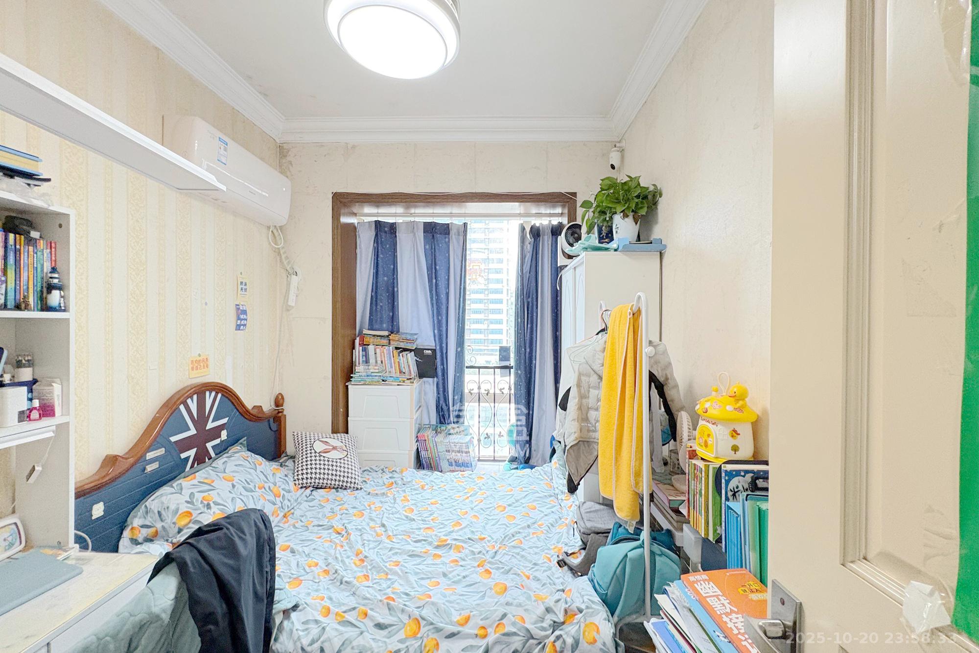 王府花园  3室2厅2卫    128.0万卧室