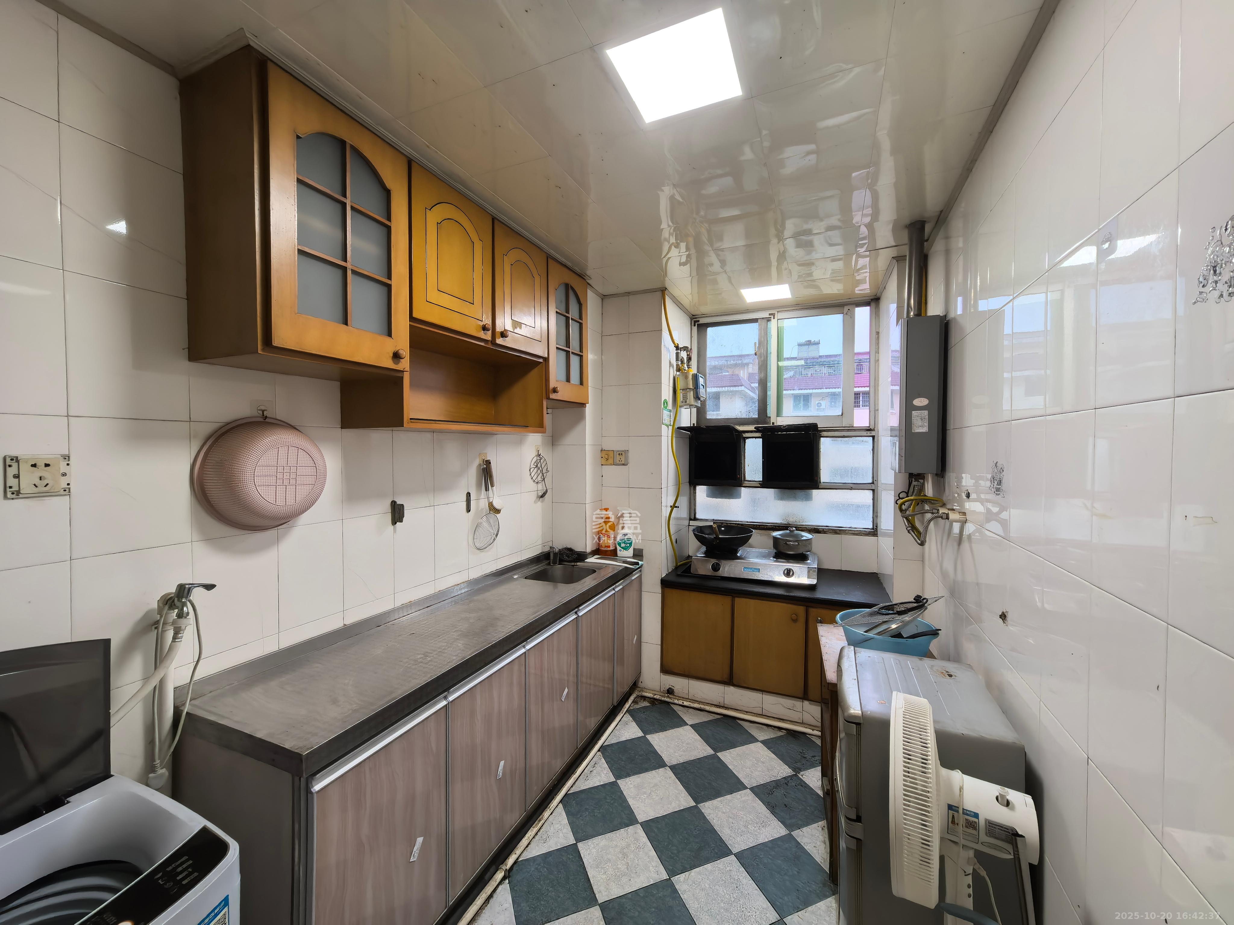 咸嘉新村嘉文苑  3室2厅1卫    1700.0元/月 咸嘉新村嘉文苑  3室2厅1卫    1700.0元/月室内图