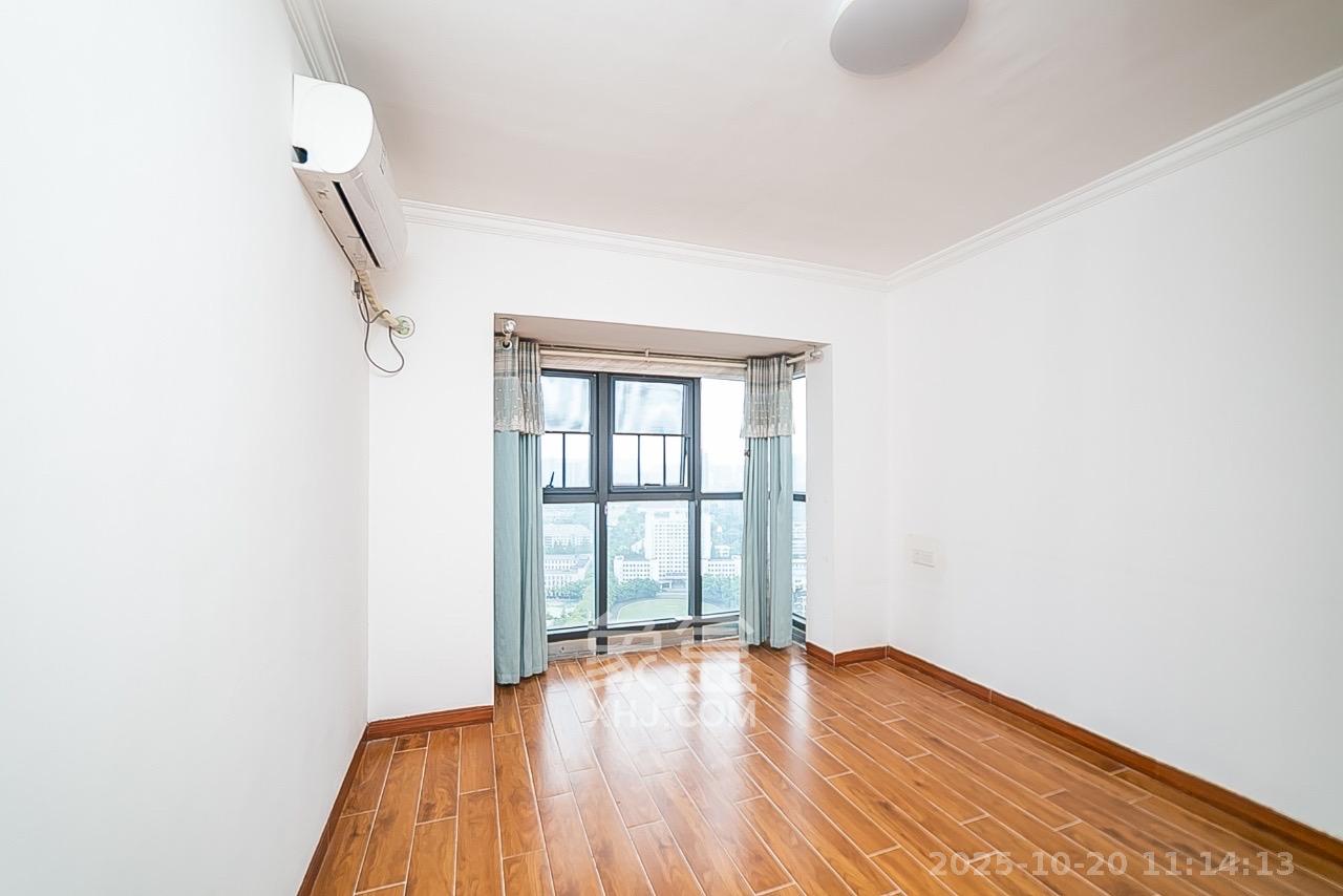 天鸿天府(天鸿中央大院)  4室2厅2卫    2700.0元/月 天鸿天府(天鸿中央大院)  4室2厅2卫    2700.0元/月室内图