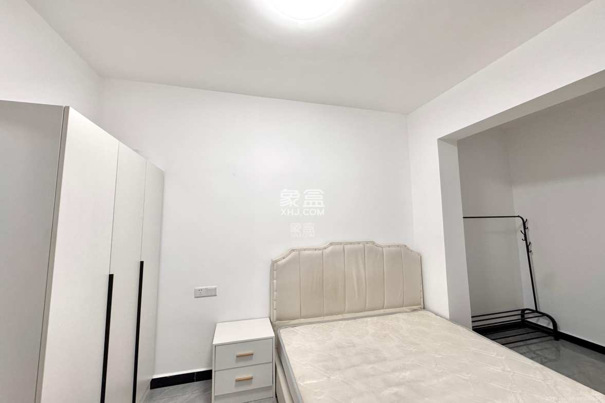 中南红领邦(红星嘉和苑) 1室0厅0卫 2200.0元/月 中南红领邦(红星嘉和苑) 1室0厅0卫 2200.0元/月室内图