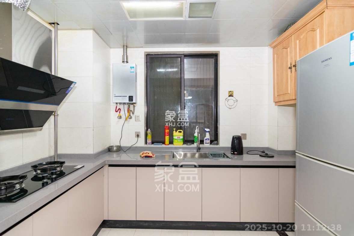 新城国际花都 3室2厅1卫 1800.0元/月 新城国际花都 3室2厅1卫 1800.0元/月室内图