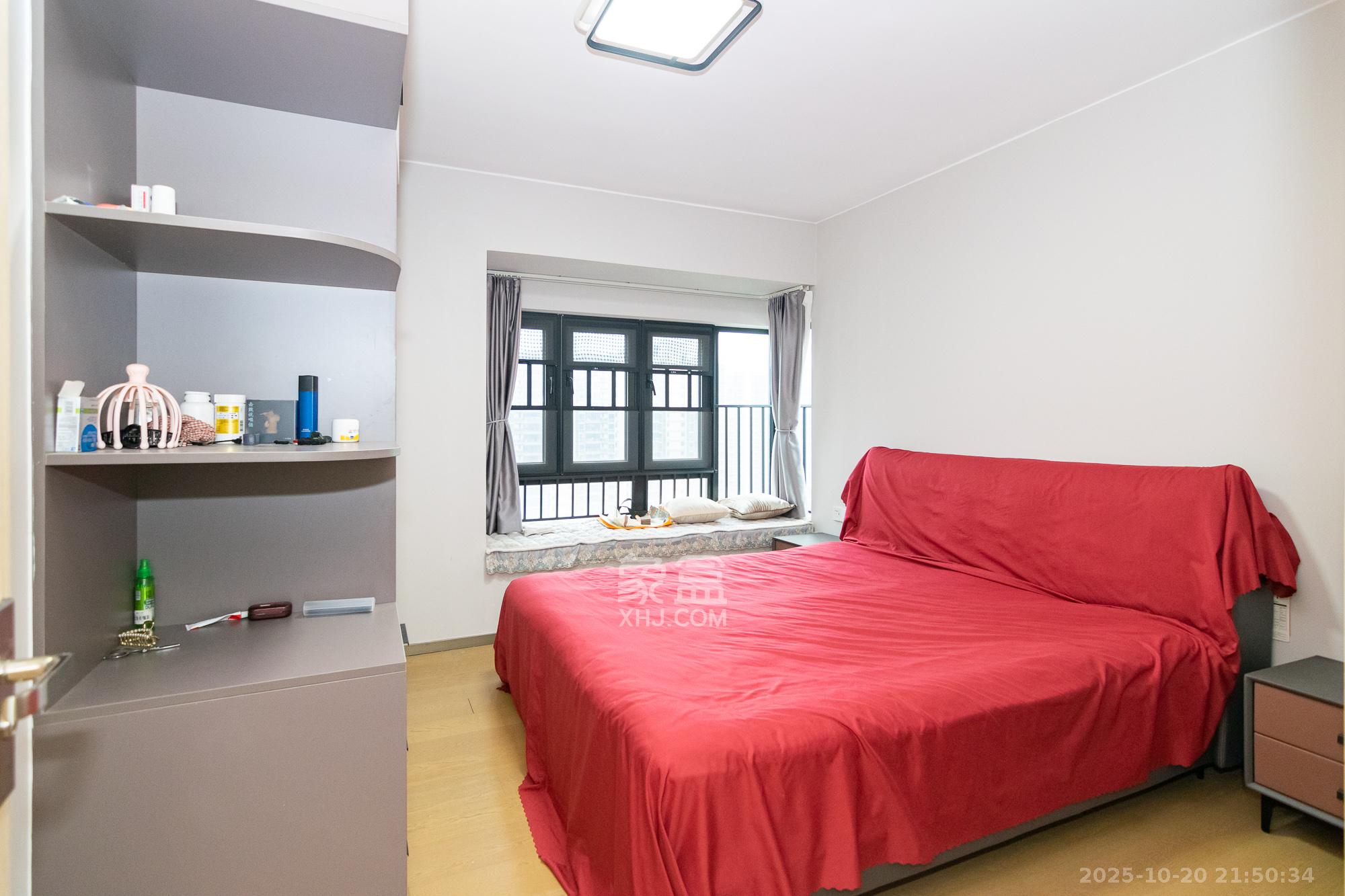 时代年华  4室2厅2卫    117.5万卧室