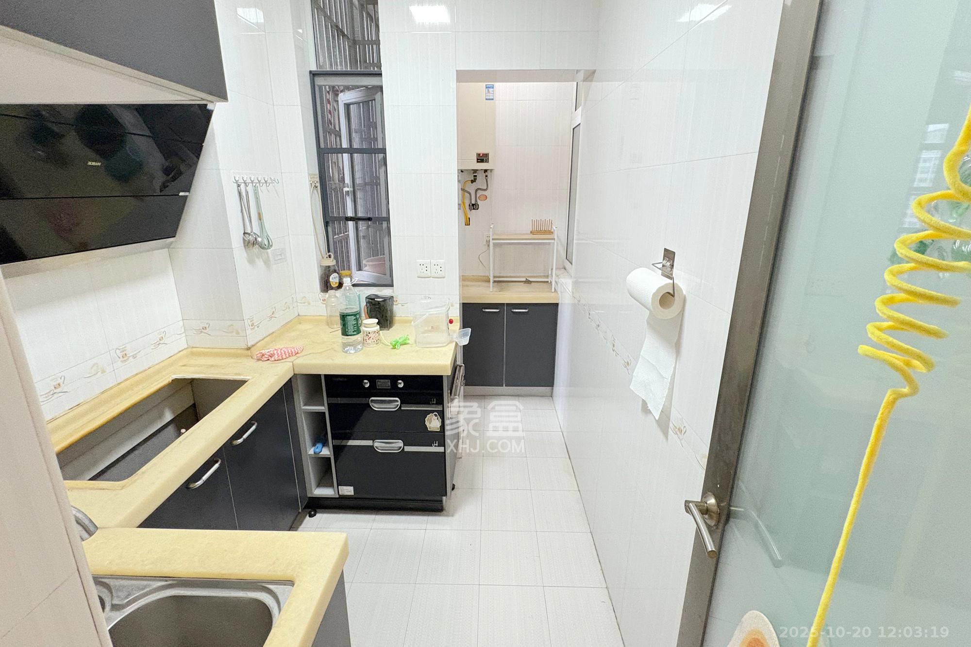 天心华庭  3室2厅1卫    100.0万厨房