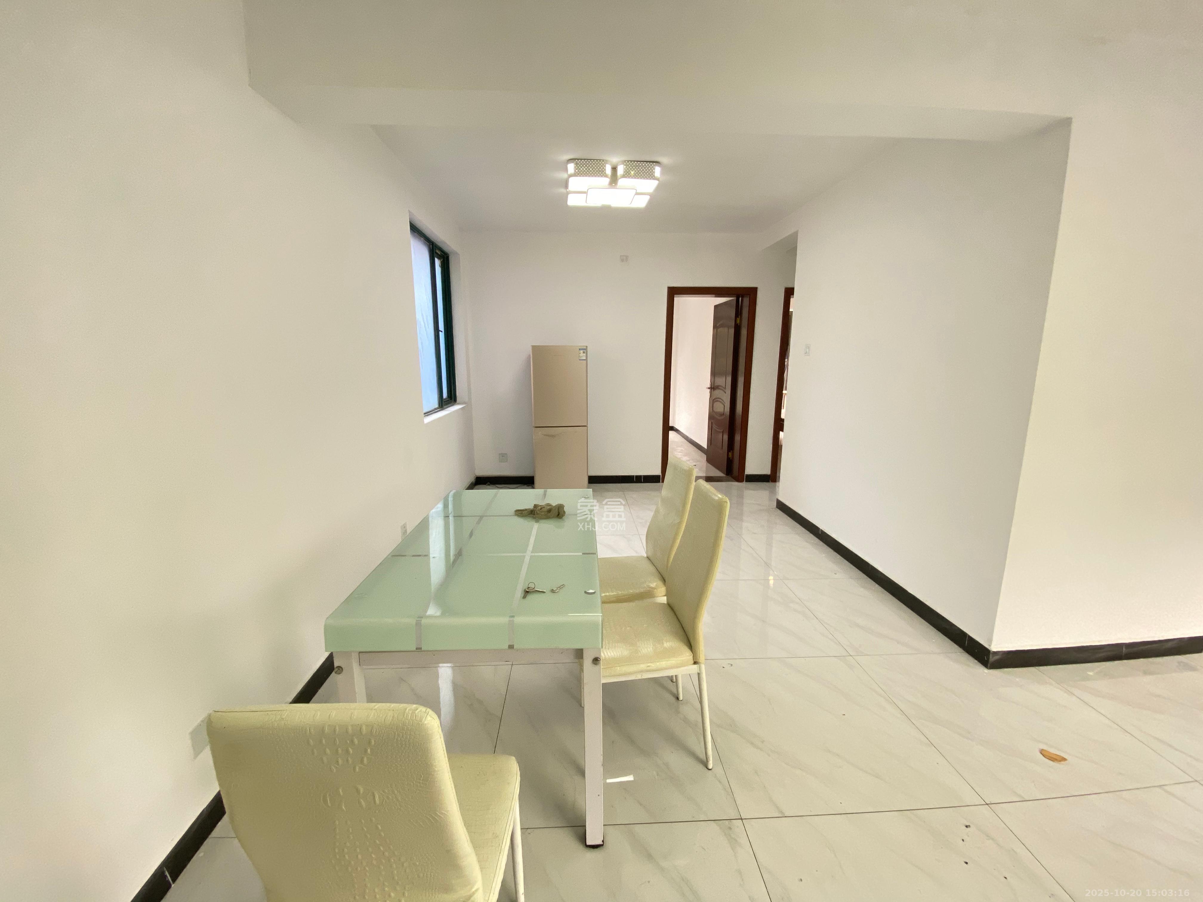 东方新城  2室1厅1卫    2200.0元/月室内图