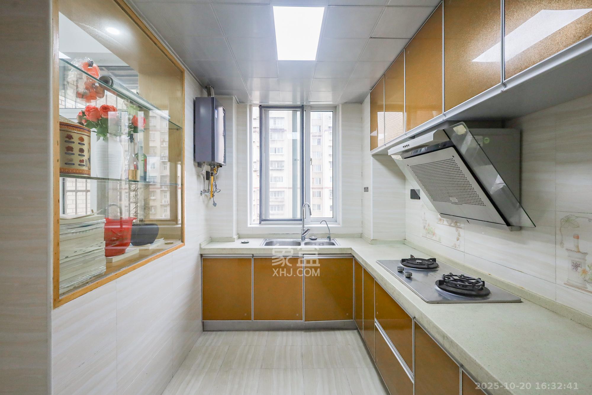 谷山乐园二期  3室2厅1卫    62.8万 谷山乐园二期  3室2厅1卫    62.8万厨房