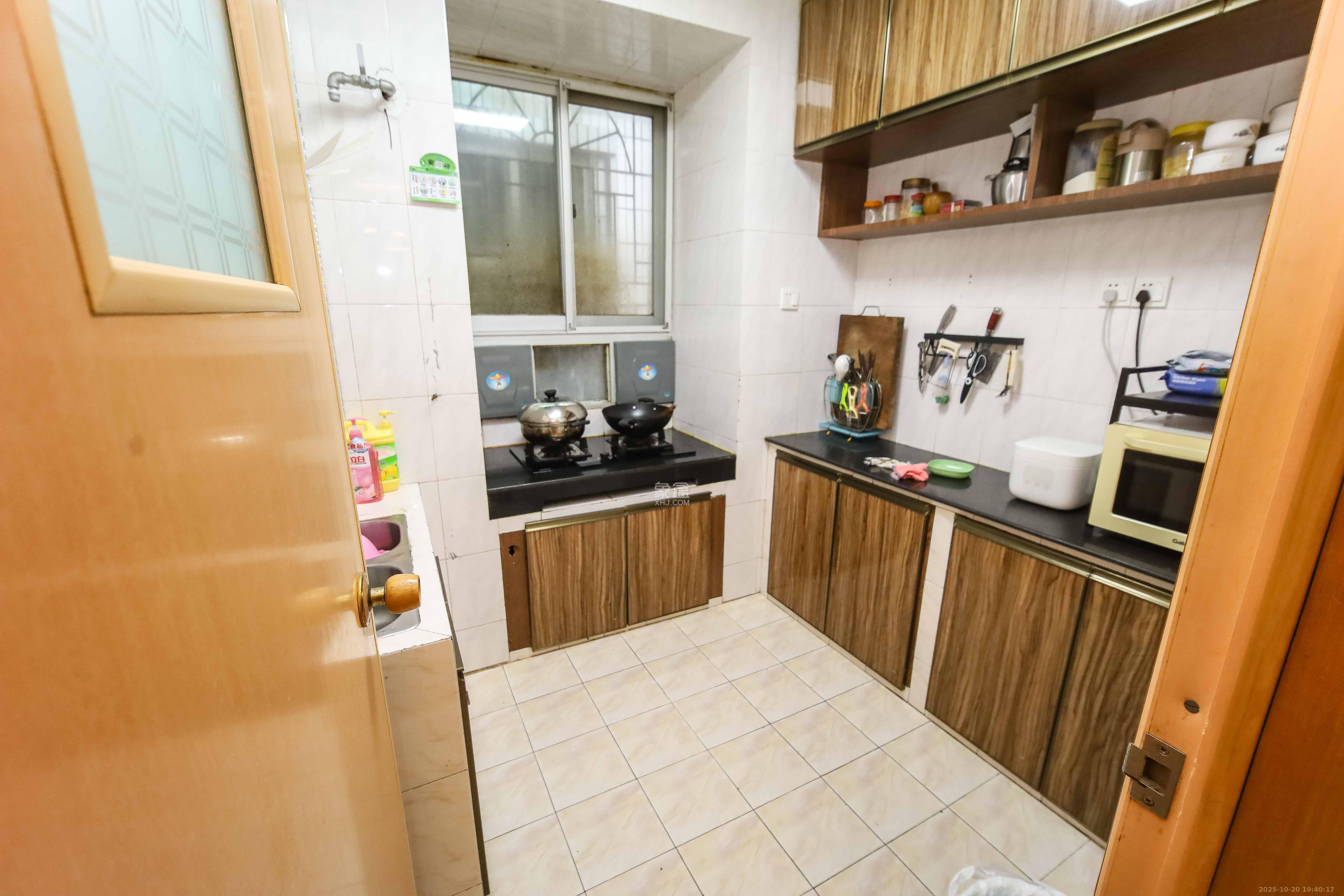 保利苑  3室2厅2卫    56.0万厨房