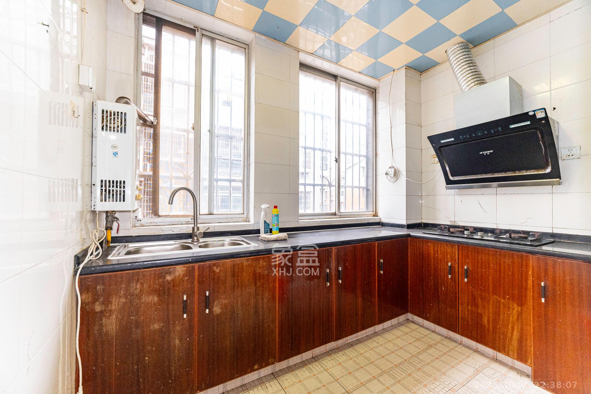 湘绣城  2室1厅1卫    36.0万厨房