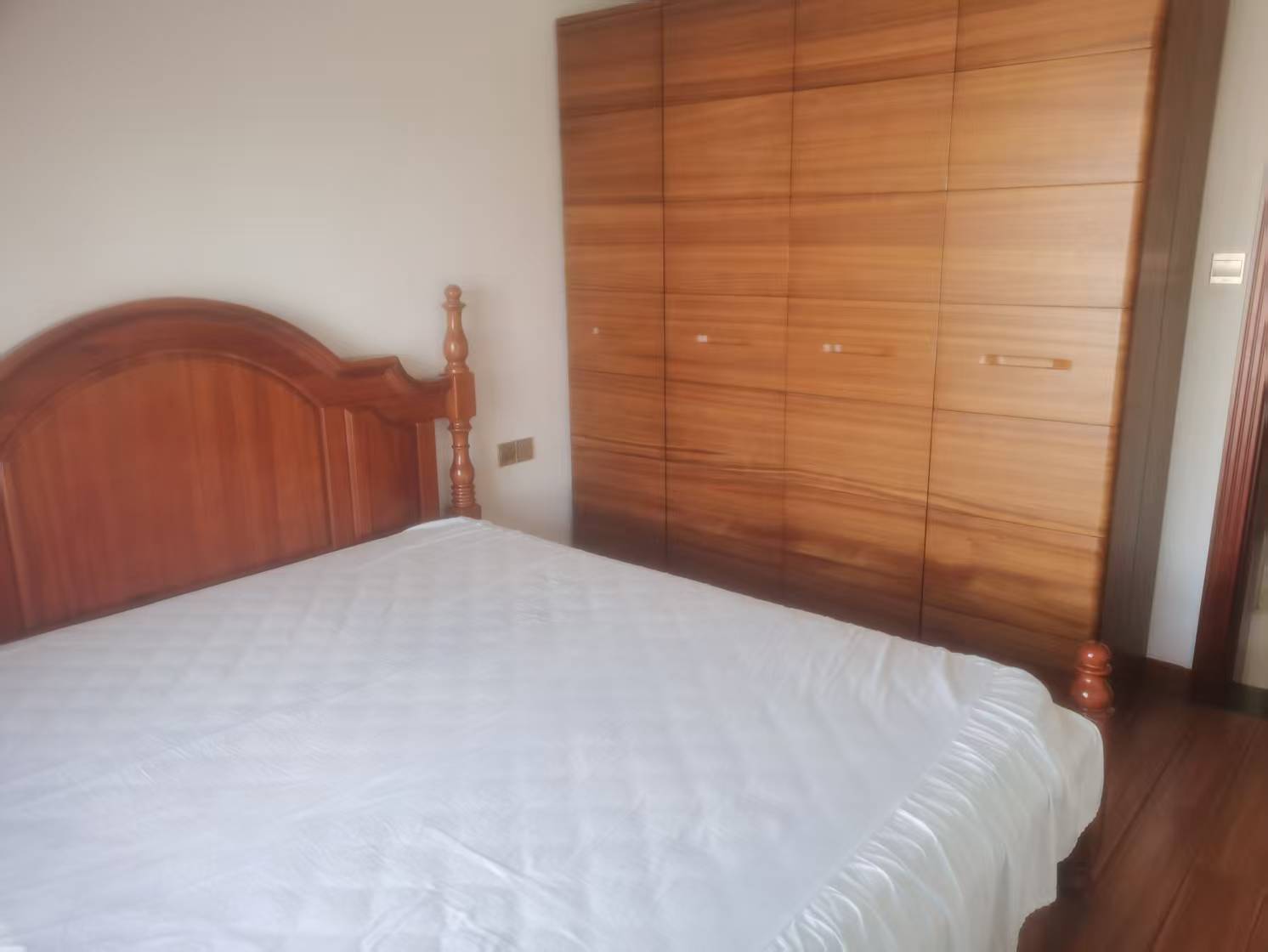 美和小区  3室2厅2卫    3500.0元/月室内图