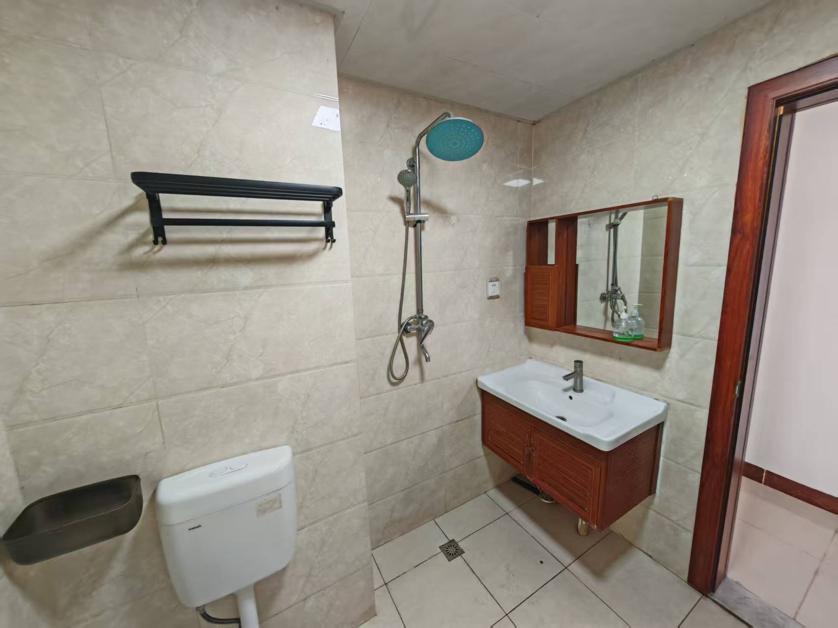 美舍嘉苑一期  4室2厅2卫    3500.0元/月室内图