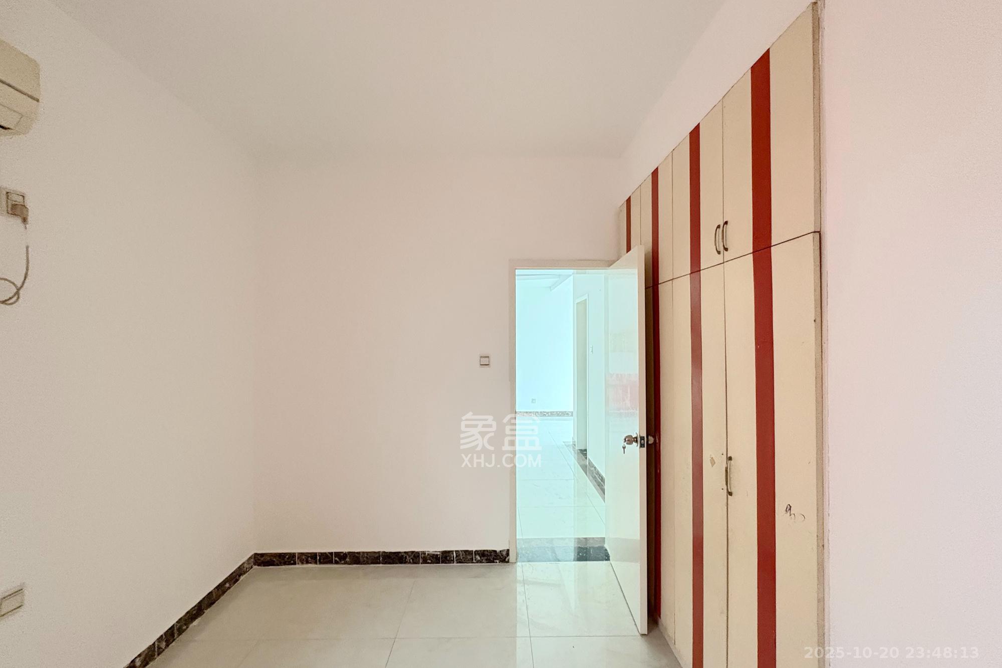 滨湖嘉园(湖滨小区)  3室2厅2卫    135.0万 滨湖嘉园(湖滨小区)  3室2厅2卫    135.0万卧室