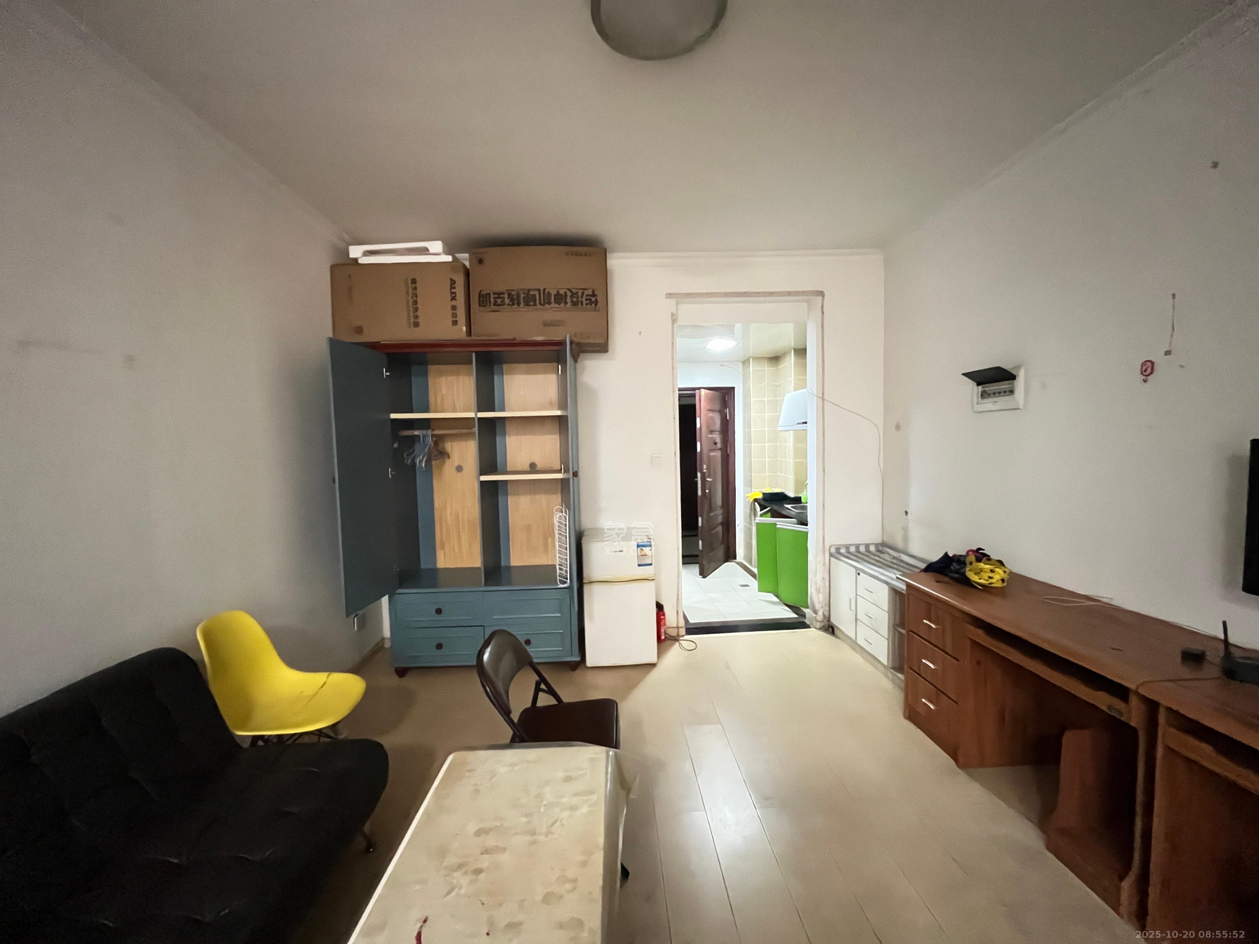 月亮湾草莓街区一、二期  1室0厅0卫    1200.0元/月 月亮湾草莓街区一、二期  1室0厅0卫    1200.0元/月