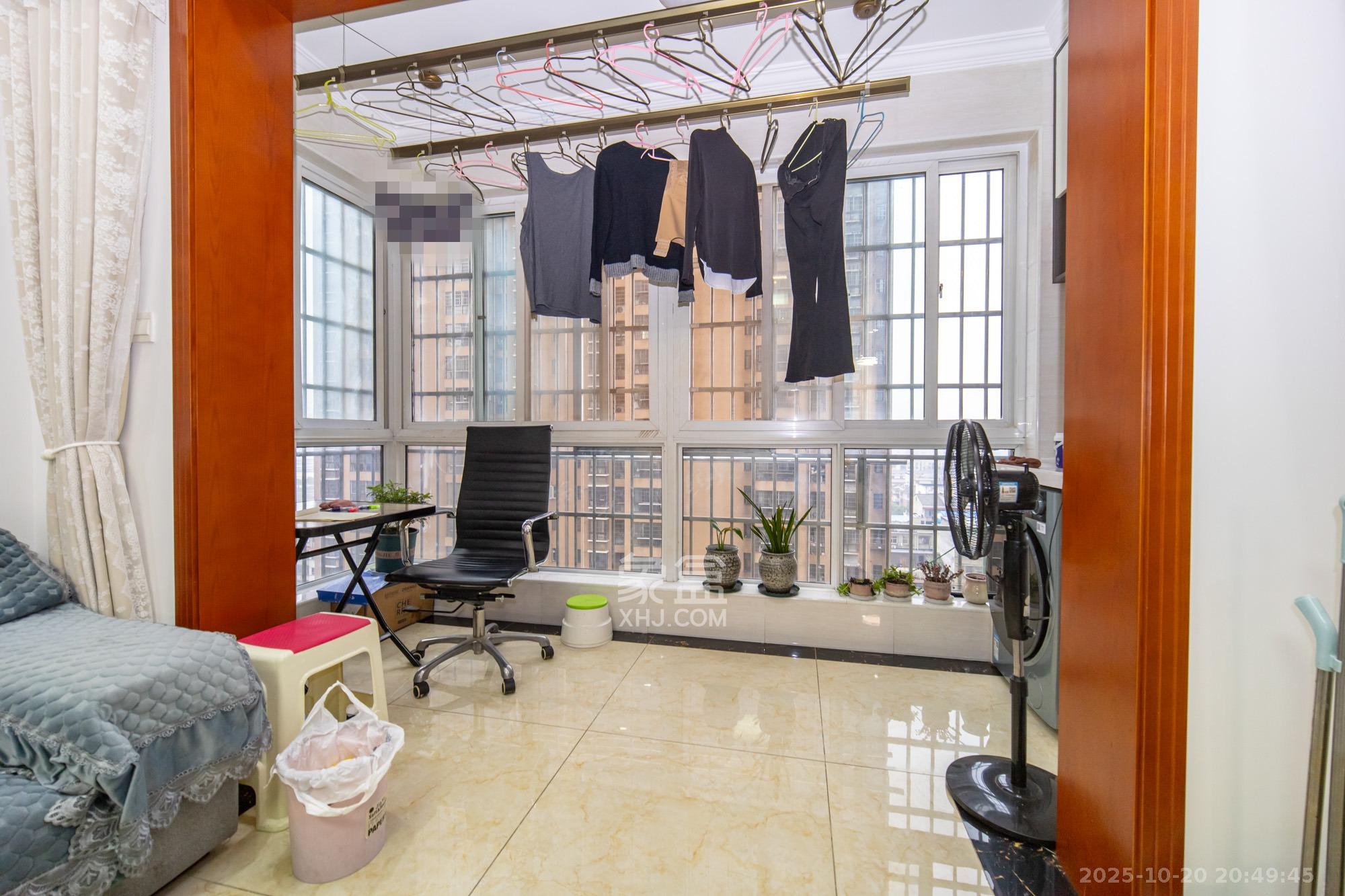 楚天世纪城西苑  3室2厅2卫    80.8万阳台