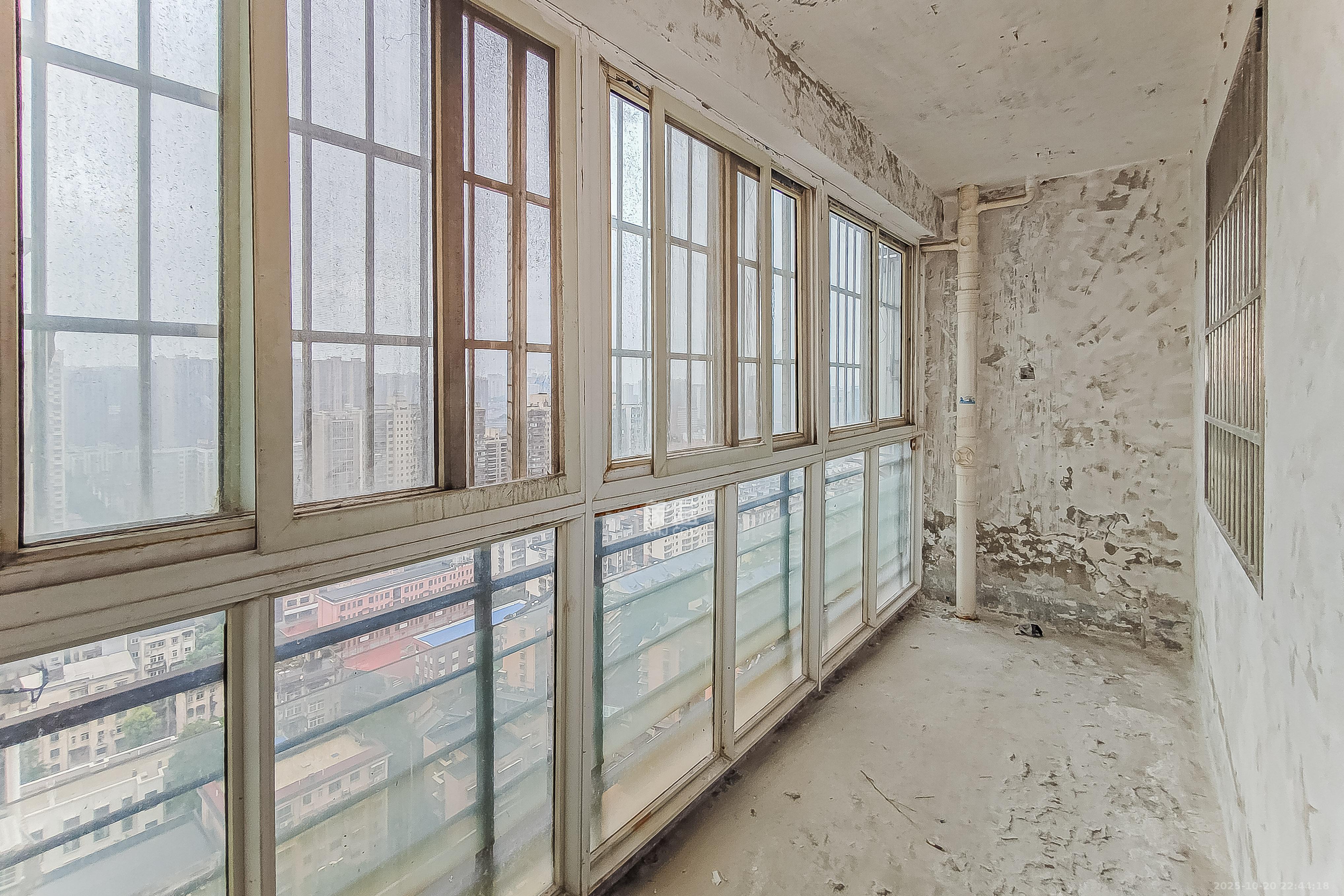 海利华宫大厦  1室2厅2卫    100.0万 海利华宫大厦  1室2厅2卫    100.0万阳台