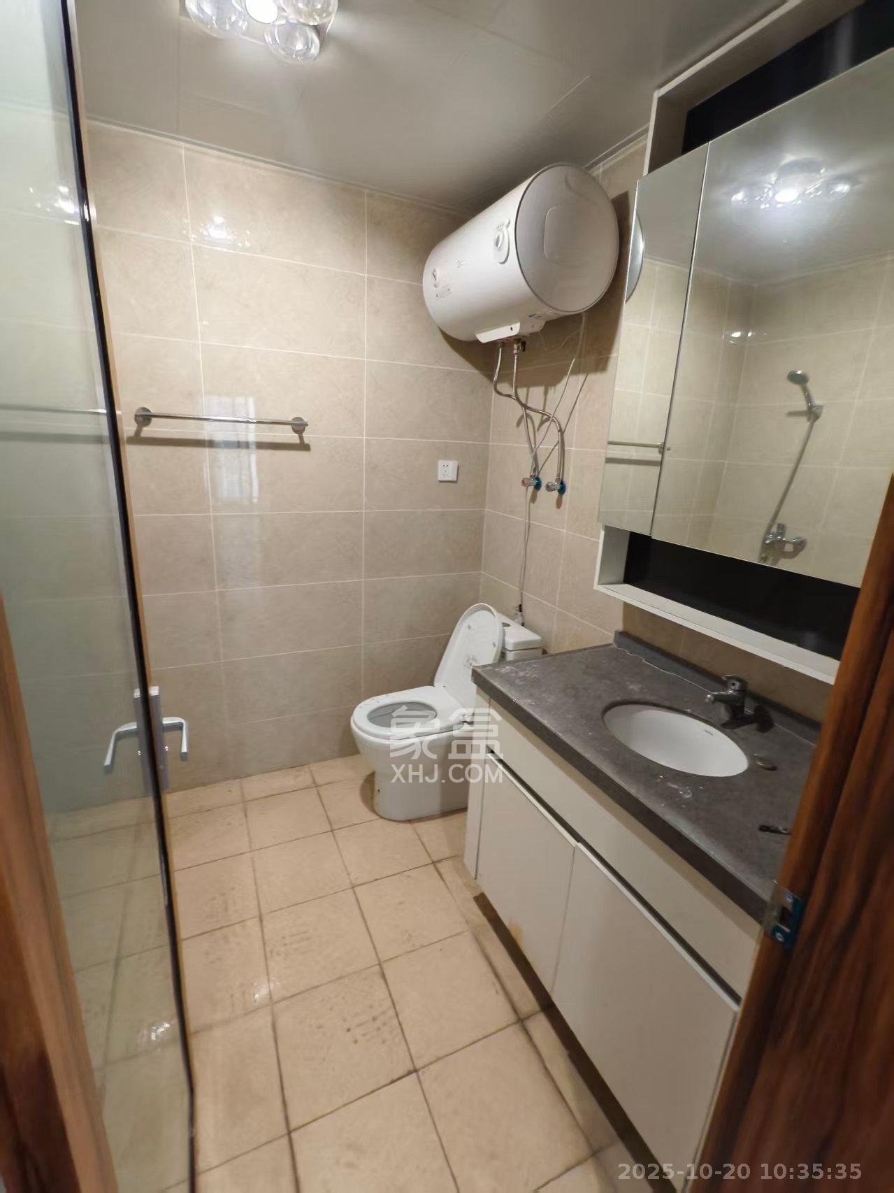 荣泰广场 1室1厅1卫 1600.0元/月 荣泰广场 1室1厅1卫 1600.0元/月室内图