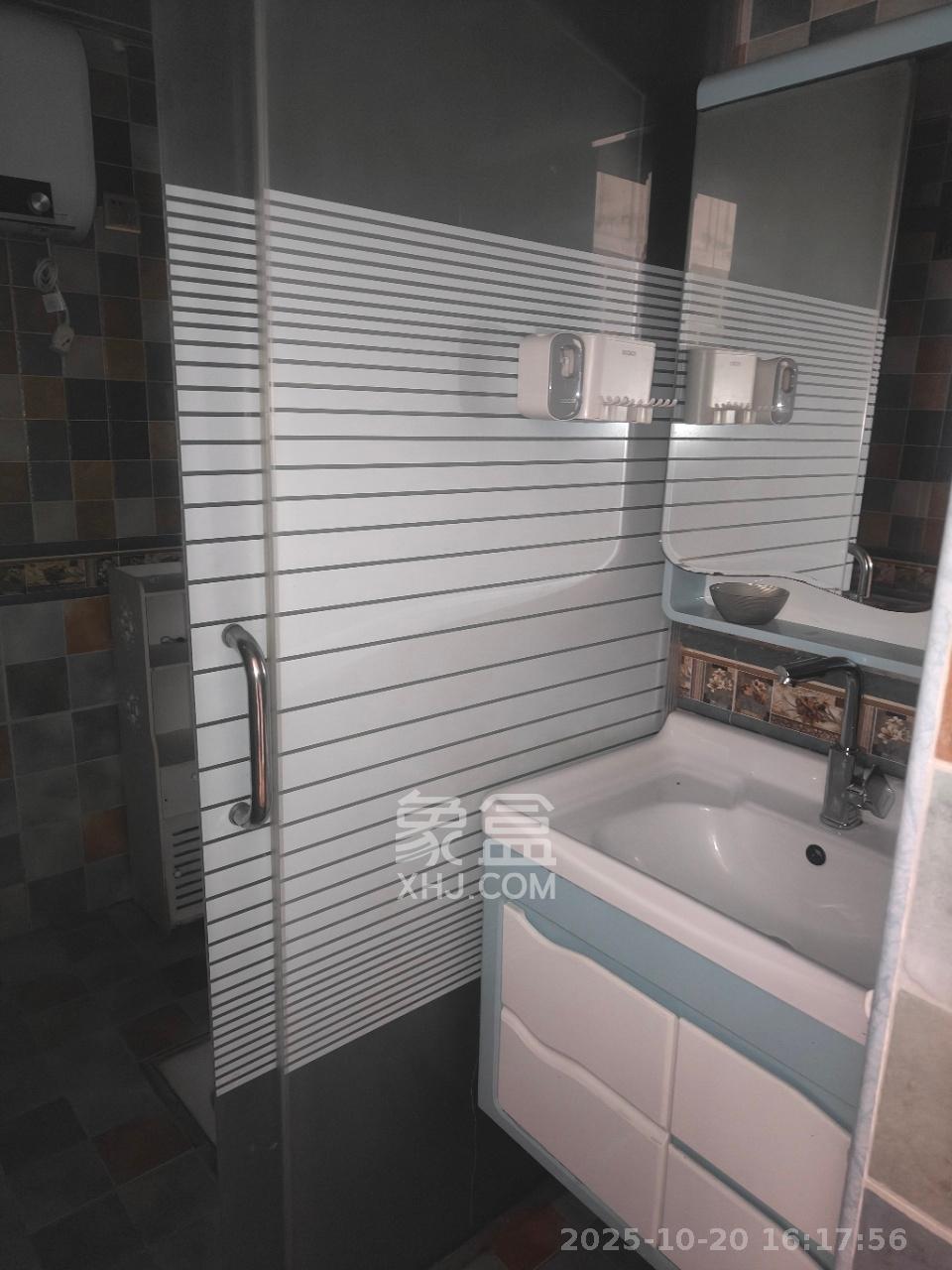 蝴蝶谷  1室1厅1卫    1200.0元/月室内图