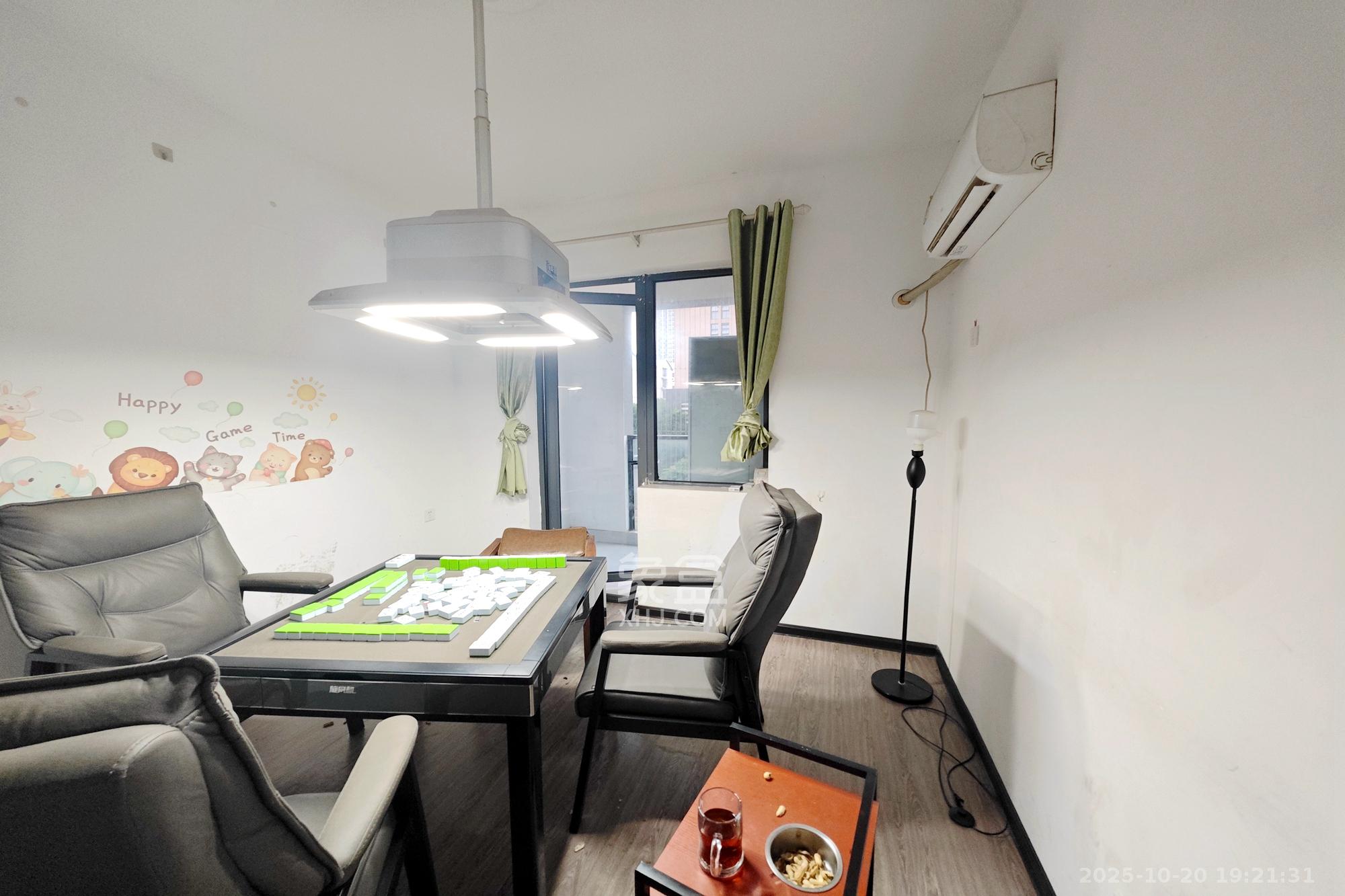 天翼花园（中国电信单位房）  3室2厅1卫    116.0万卧室