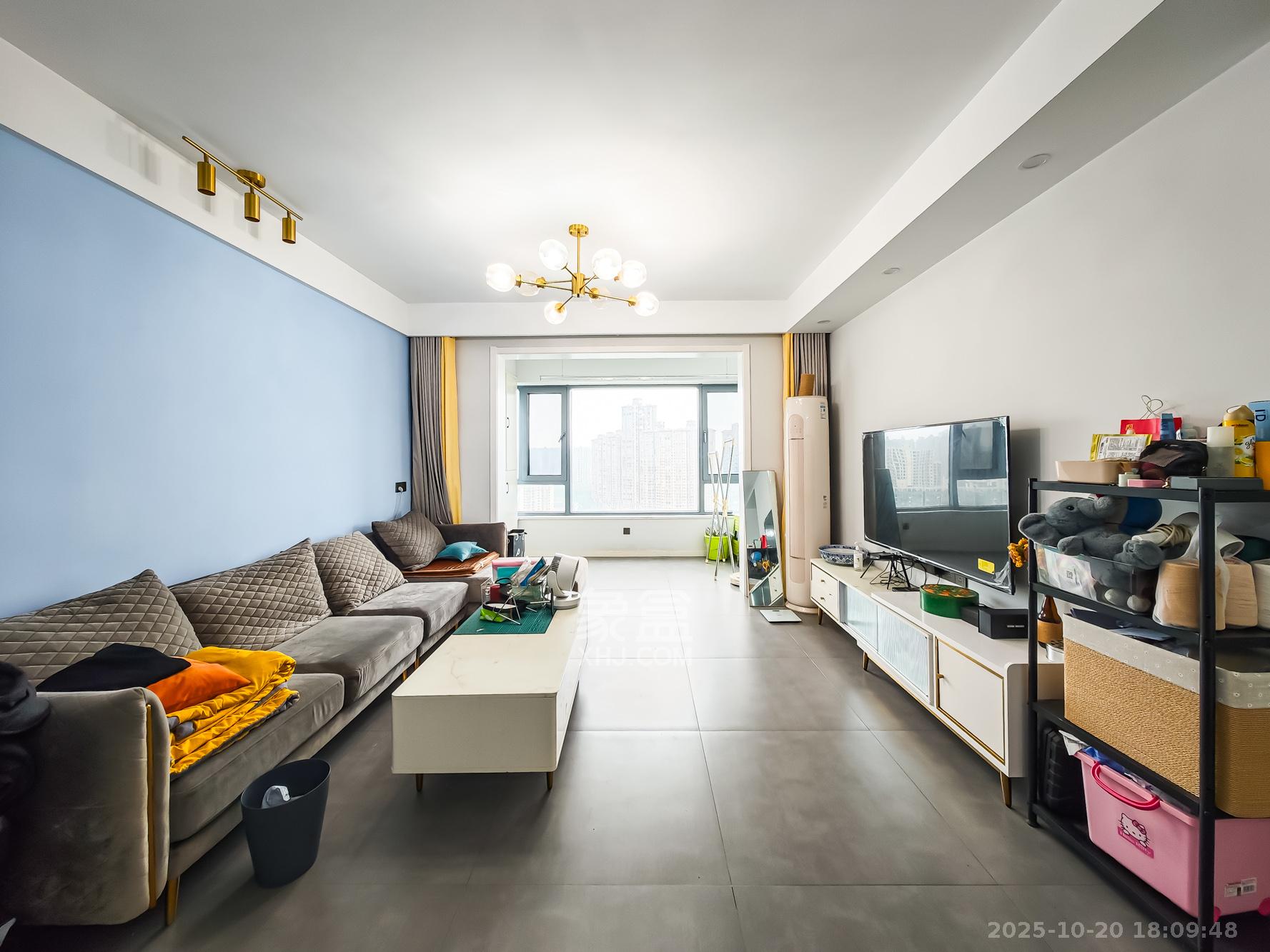 山语城三期 3室2厅2卫 95.0万 山语城三期 3室2厅2卫 95.0万客厅