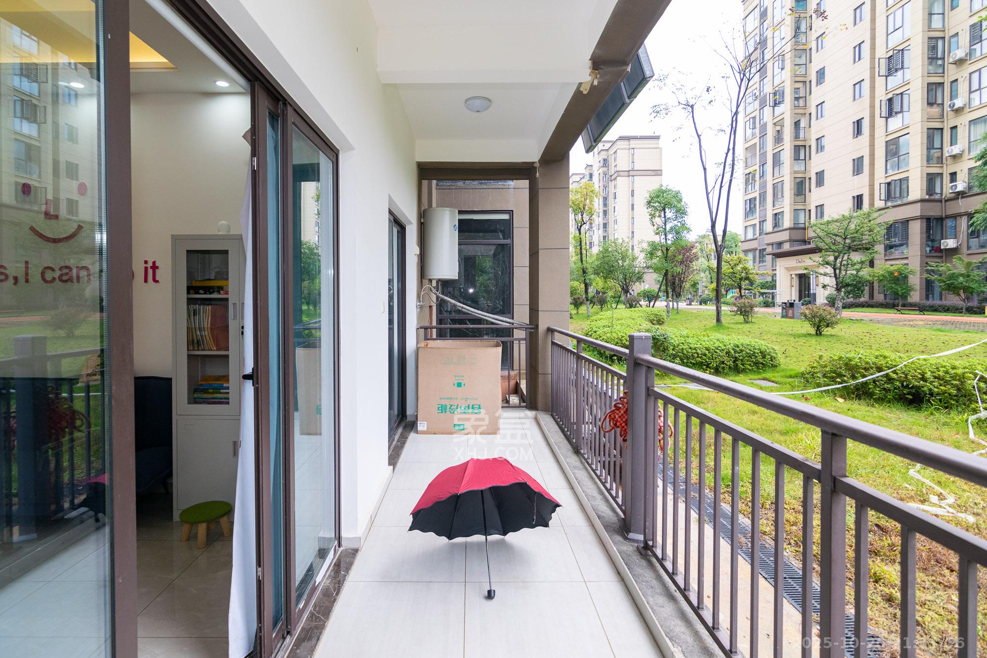 春晖花园  5室2厅2卫    100.0万阳台