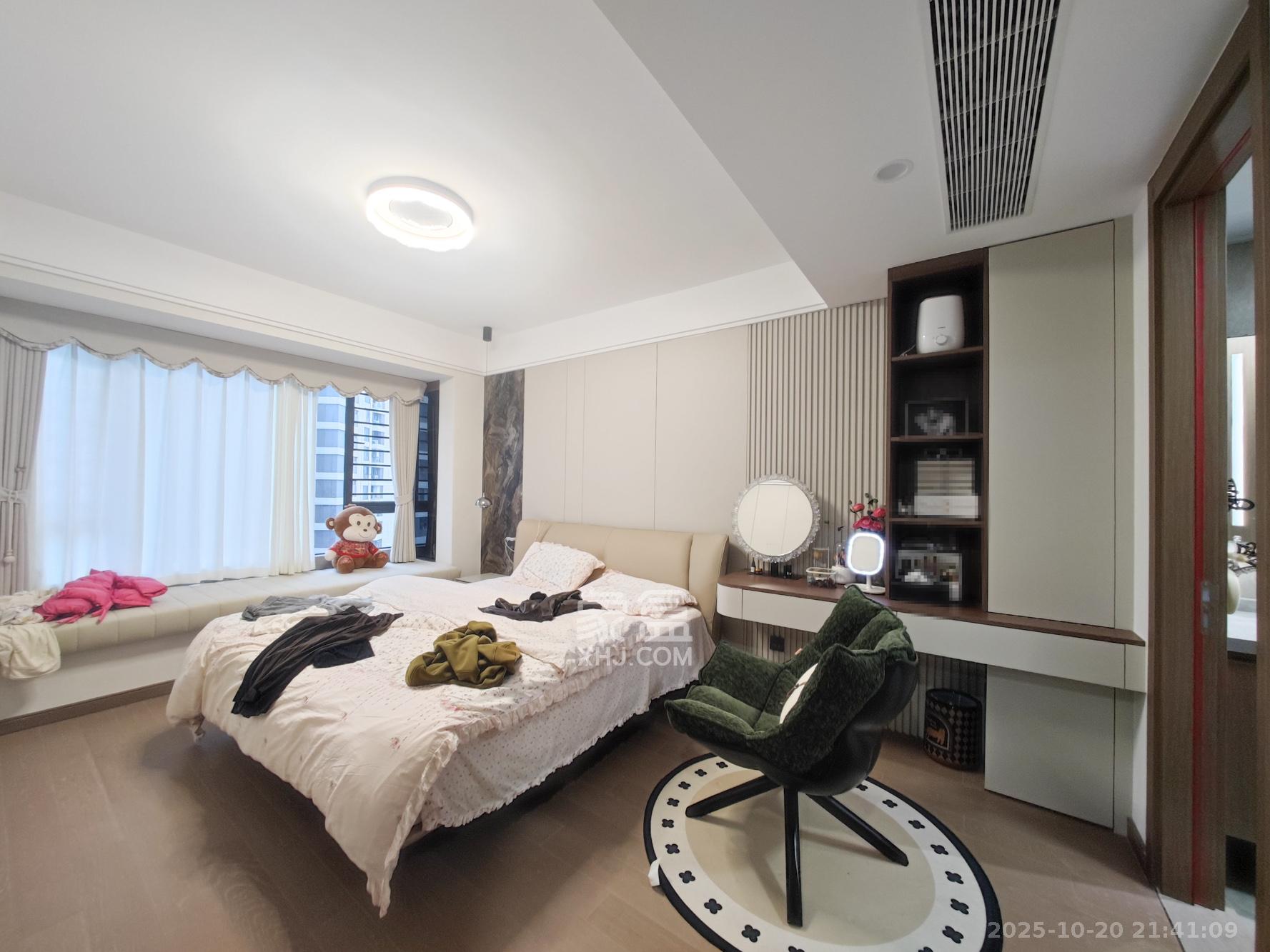 金地都会风華  4室2厅2卫    300.0万 金地都会风華  4室2厅2卫    300.0万卧室